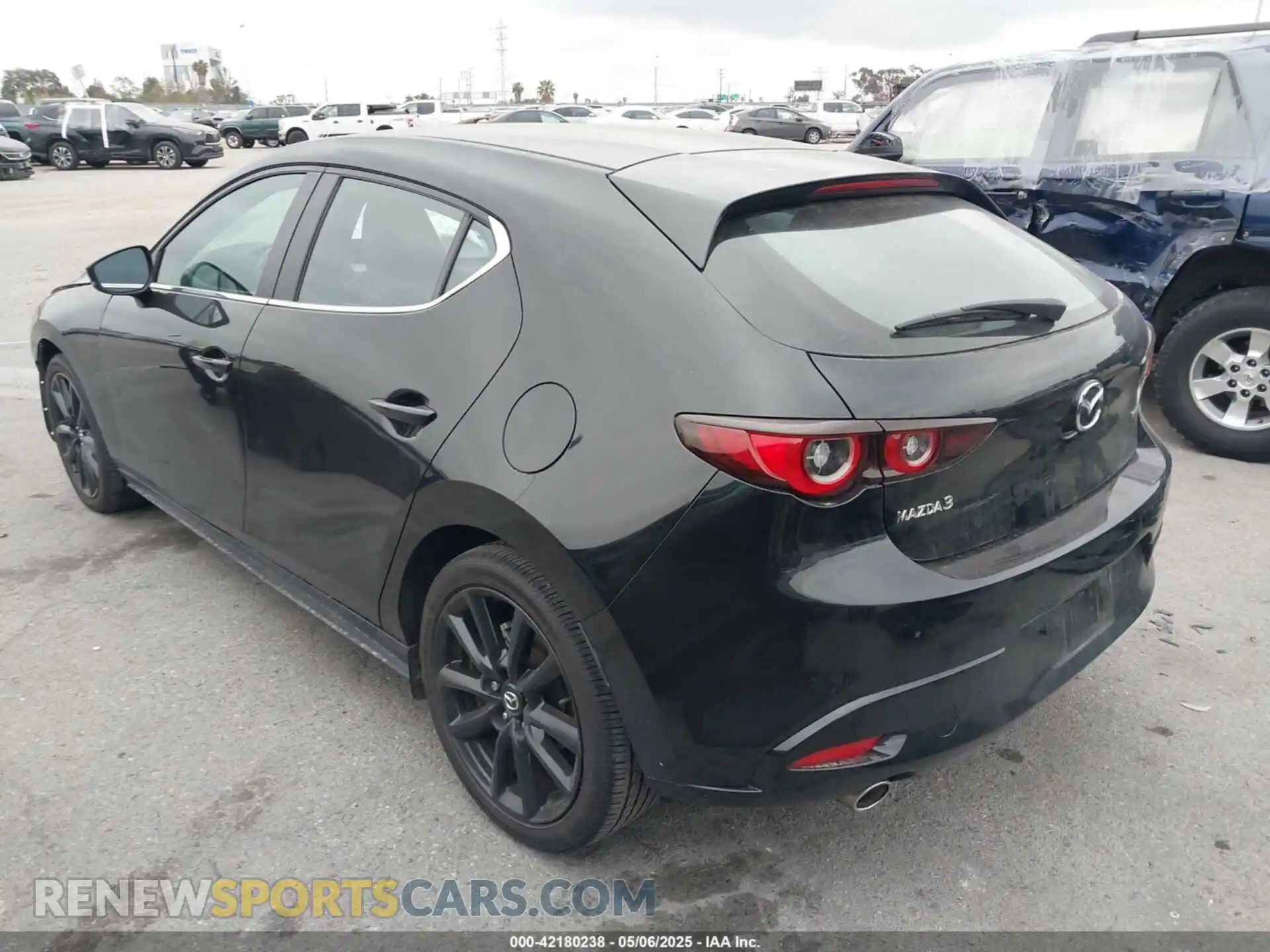 3 fotografías del automóvil dañado JM1BPAKM2R1716321 MAZDA MAZDA3 2024