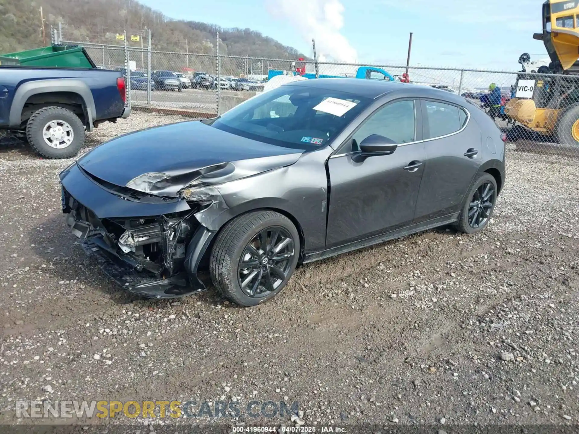 2 fotografías del automóvil dañado JM1BPALM2R1720965 MAZDA MAZDA3 2024
