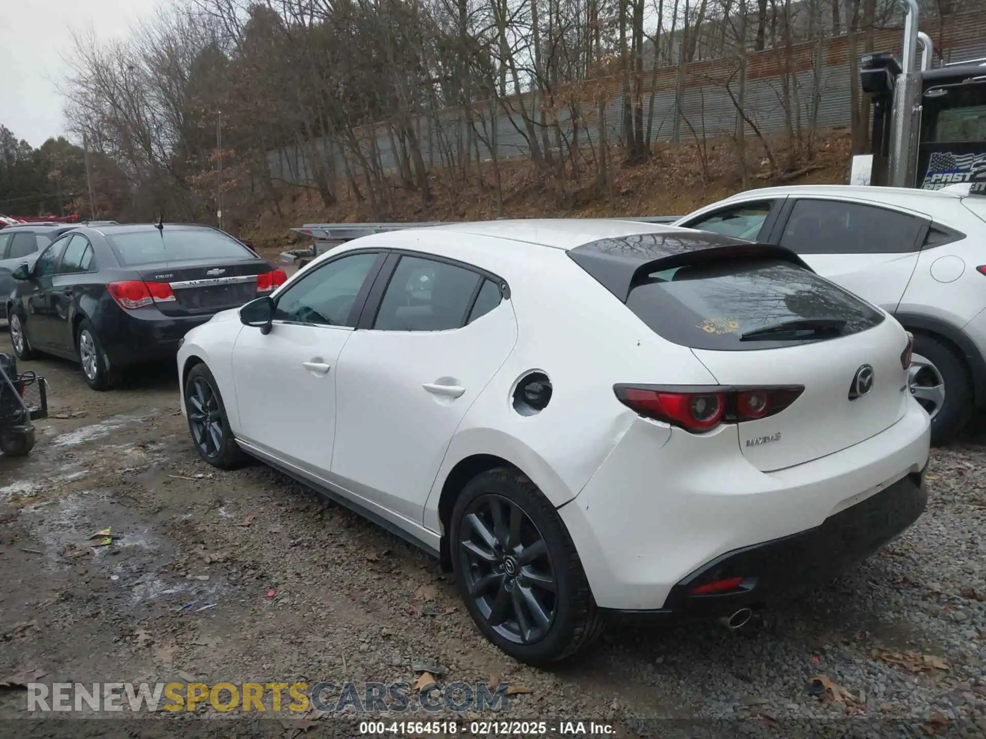 3 fotografías del automóvil dañado JM1BPALM5R1719017 MAZDA MAZDA3 2024
