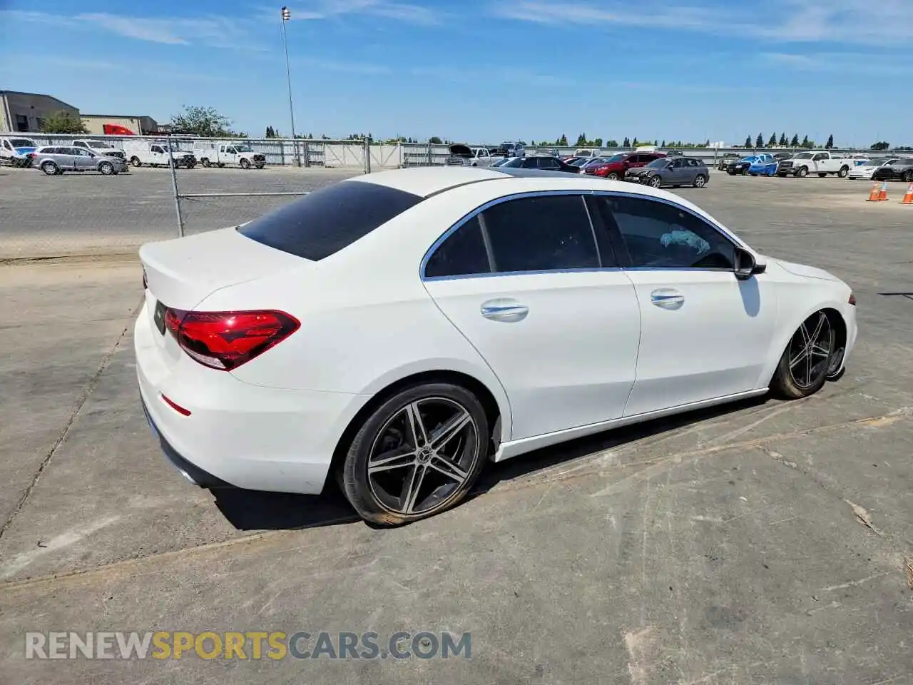 3 Фотография поврежденного автомобиля W1K3G4EBXMJ292028 MERCEDES-BENZ A-CLASS 2021