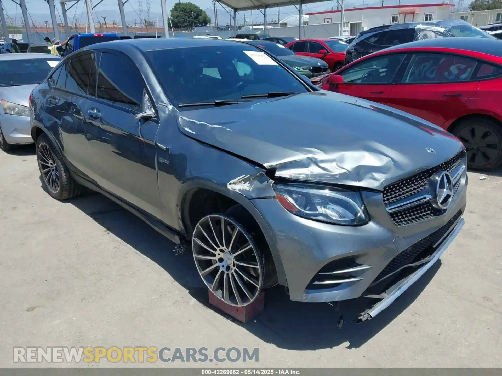 1 Фотография поврежденного автомобиля WDC0J6EBXKF596349 MERCEDES-BENZ AMG GLC 43 COUPE 2019