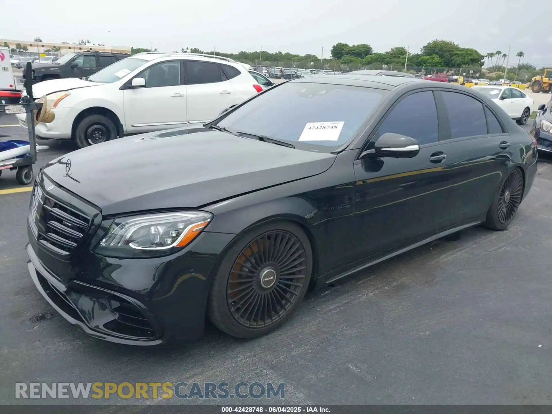 2 Фотография поврежденного автомобиля WDDUG8JB8KA469898 MERCEDES-BENZ AMG S 63 2019
