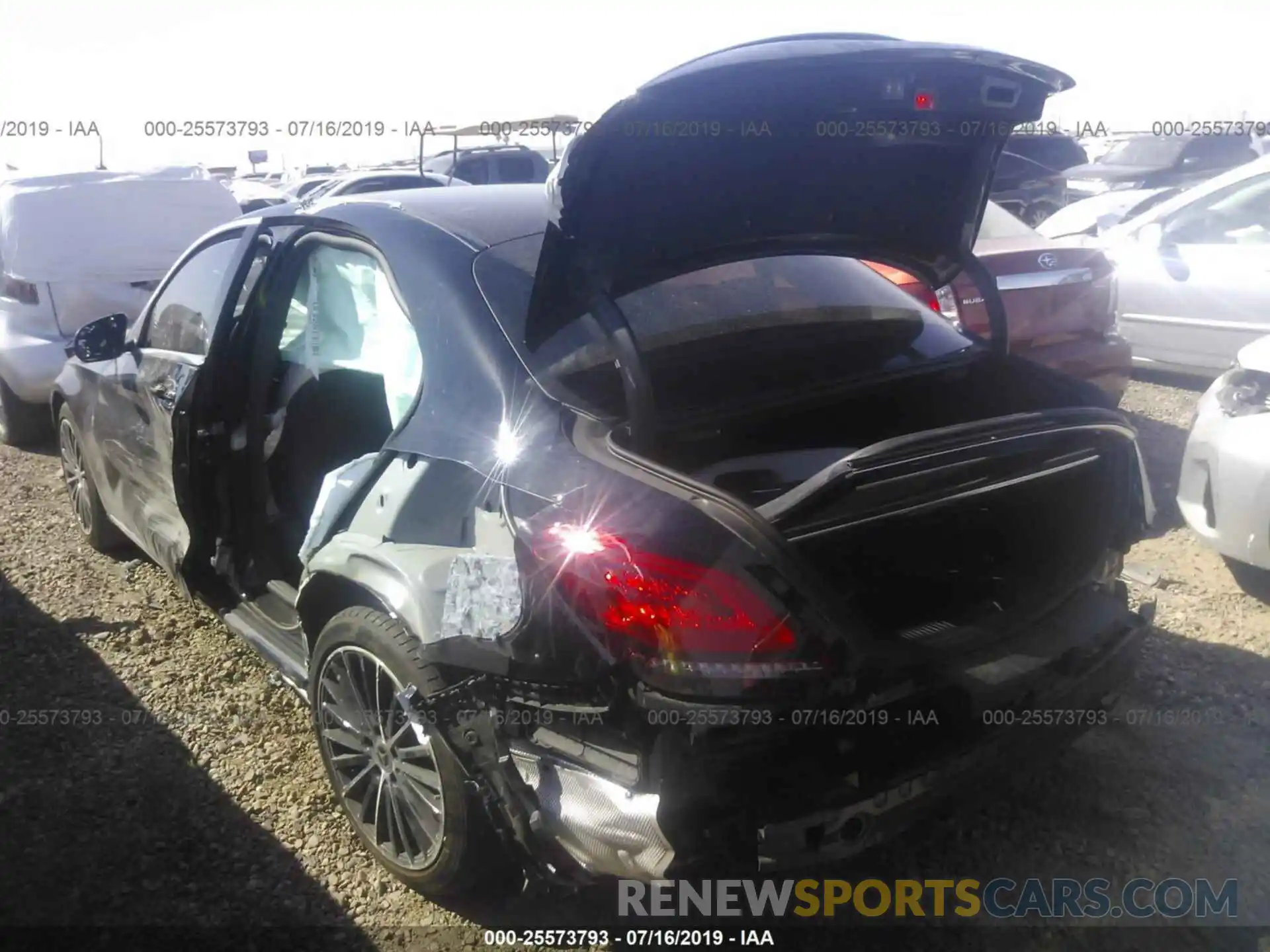 3 Photograph of a damaged car 55SWF8DB0KU289452 MERCEDES-BENZ C 2019