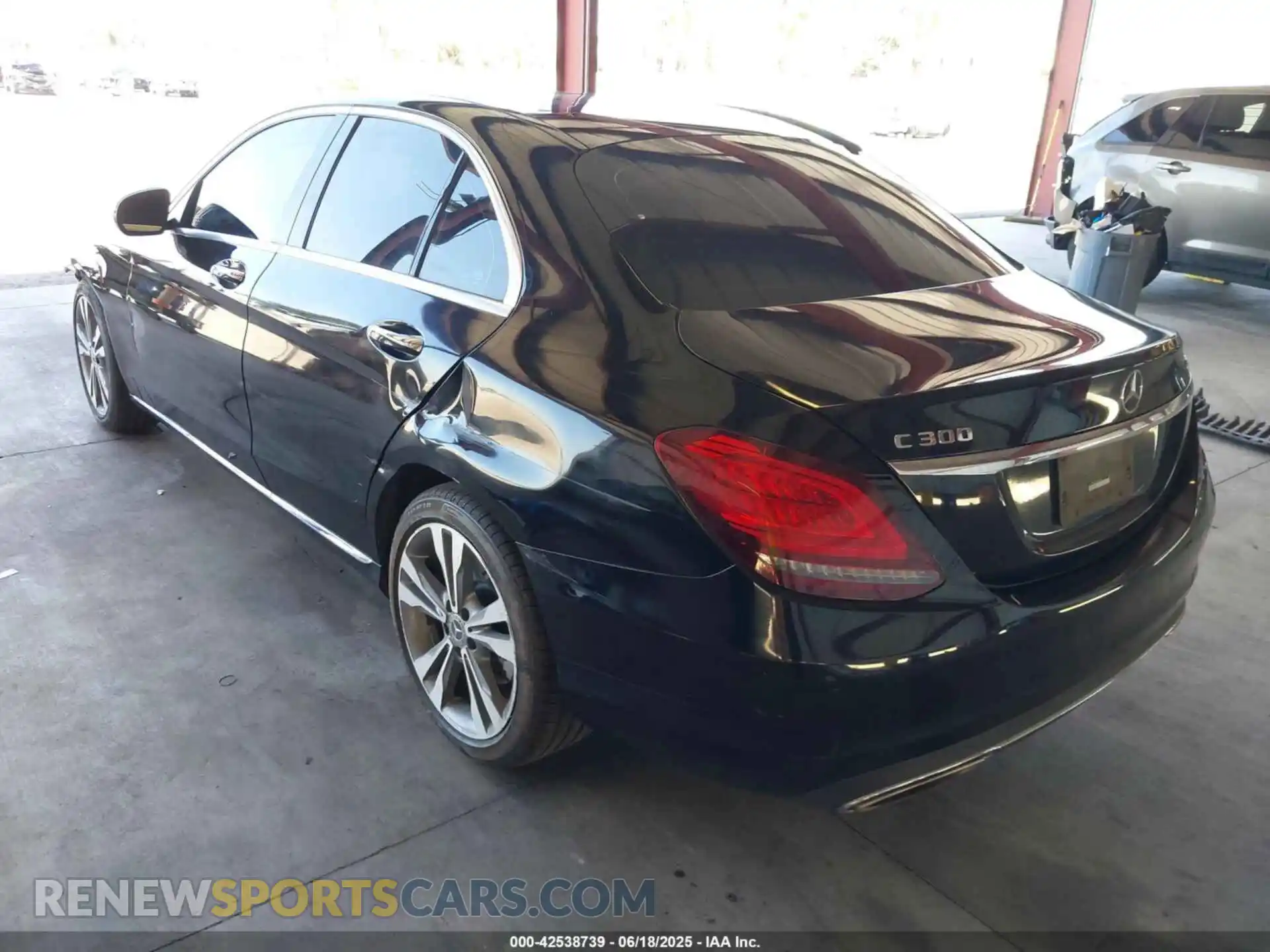 3 Фотография поврежденного автомобиля 55SWF8EB7KU286692 MERCEDES-BENZ C 300 2019