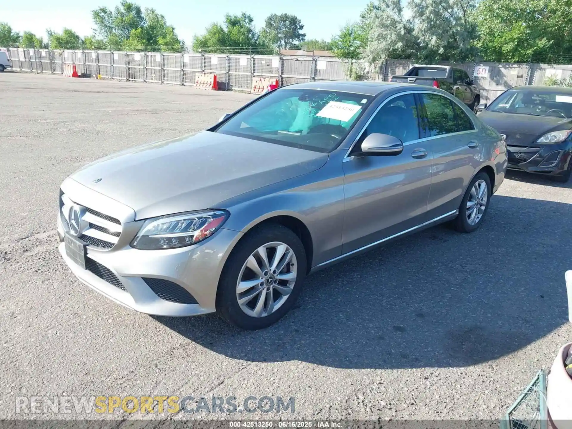 2 Фотография поврежденного автомобиля WDDWF8EB0KR501850 MERCEDES-BENZ C 300 2019