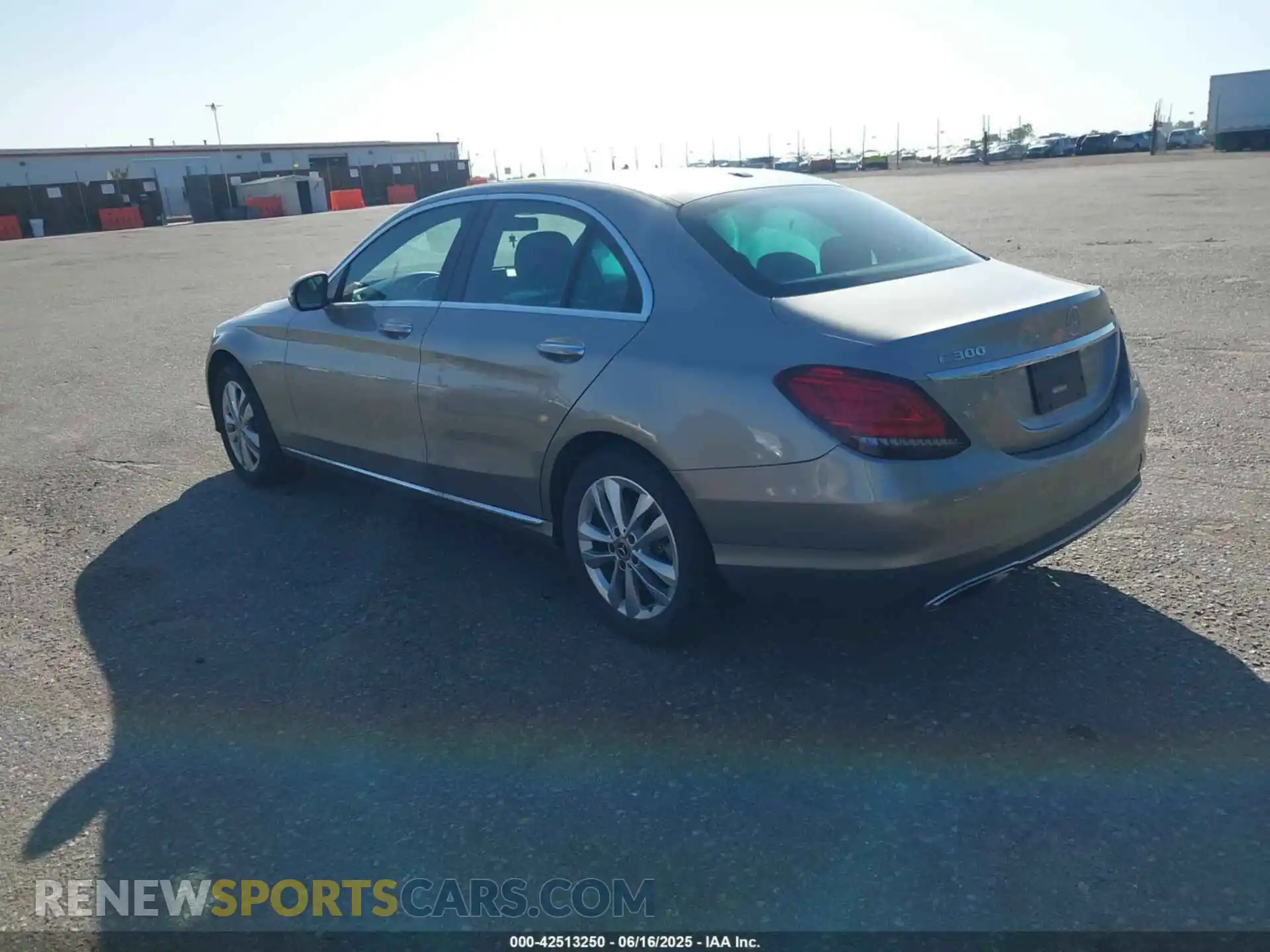 3 Фотография поврежденного автомобиля WDDWF8EB0KR501850 MERCEDES-BENZ C 300 2019