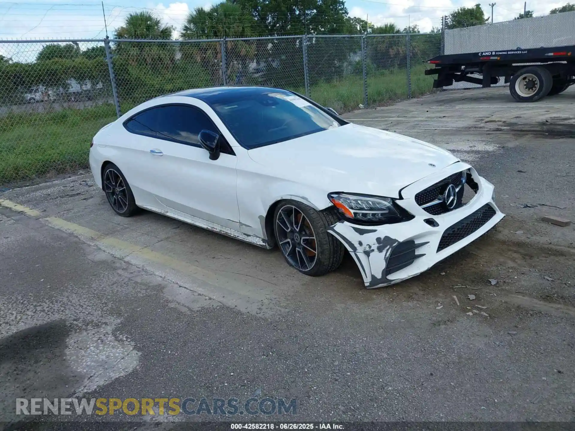 1 Фотография поврежденного автомобиля W1KWJ8DB6NG115482 MERCEDES-BENZ C 300 2022