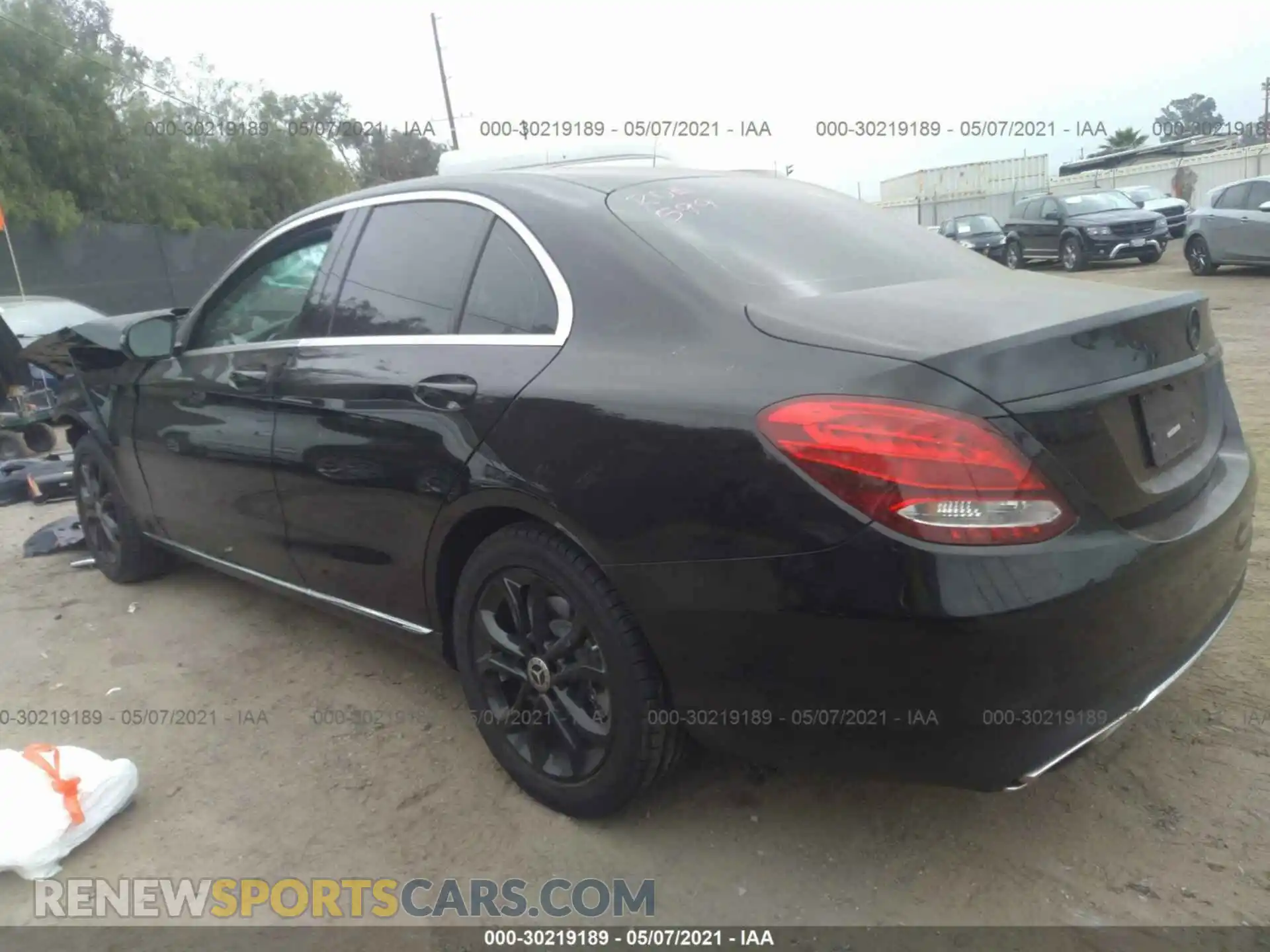 3 Photograph of a damaged car 55SWF4JB6HU218861 MERCEDES-BENZ C-CLASS 2017