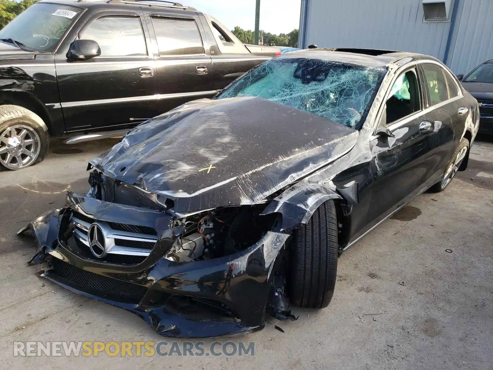 2 Photograph of a damaged car 55SWF4JB9JU235546 MERCEDES-BENZ C-CLASS 2018
