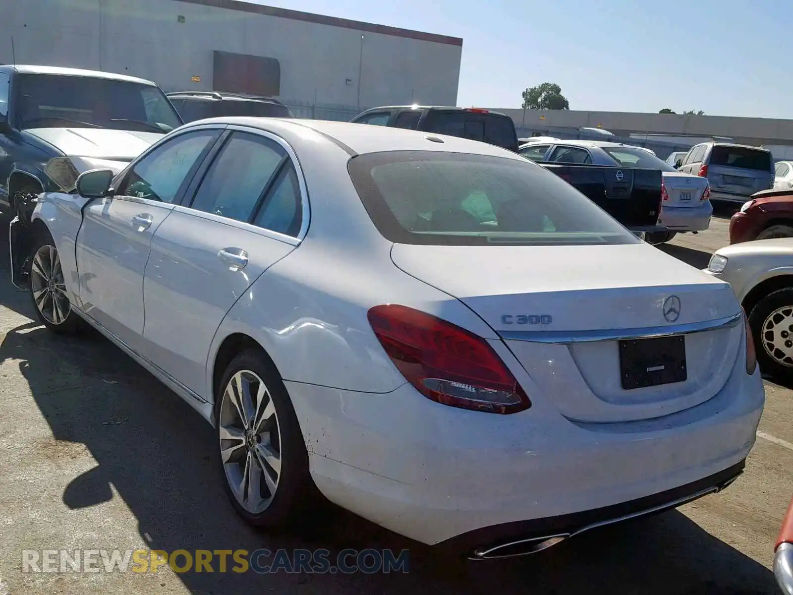 3 fotografías del automóvil dañado 55SWF4JBXJU280222 MERCEDES-BENZ C CLASS 2018