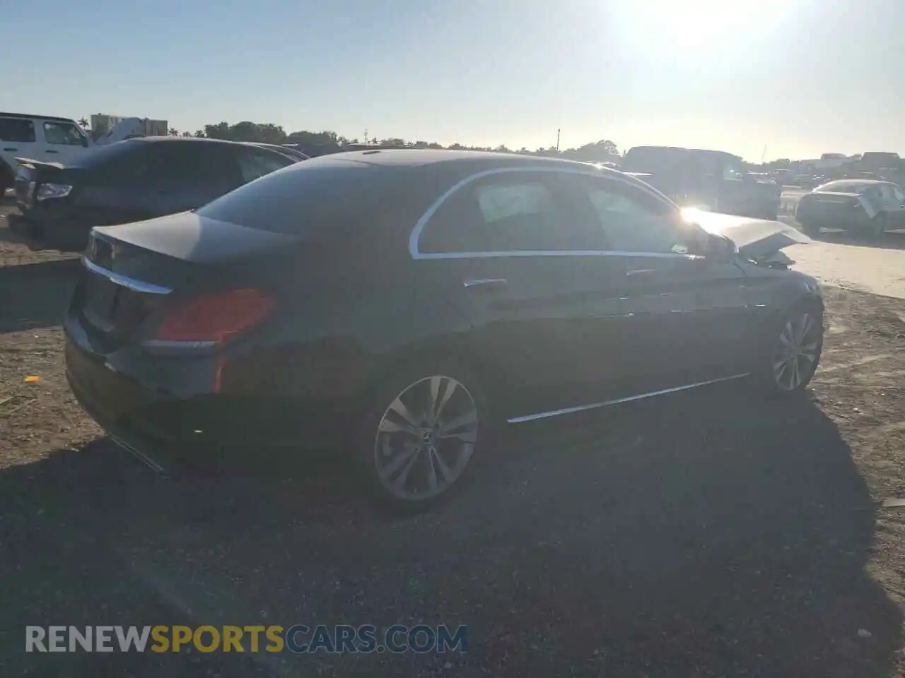 3 fotografías del automóvil dañado 55SWF8DB0KU303964 MERCEDES-BENZ C-CLASS 2019
