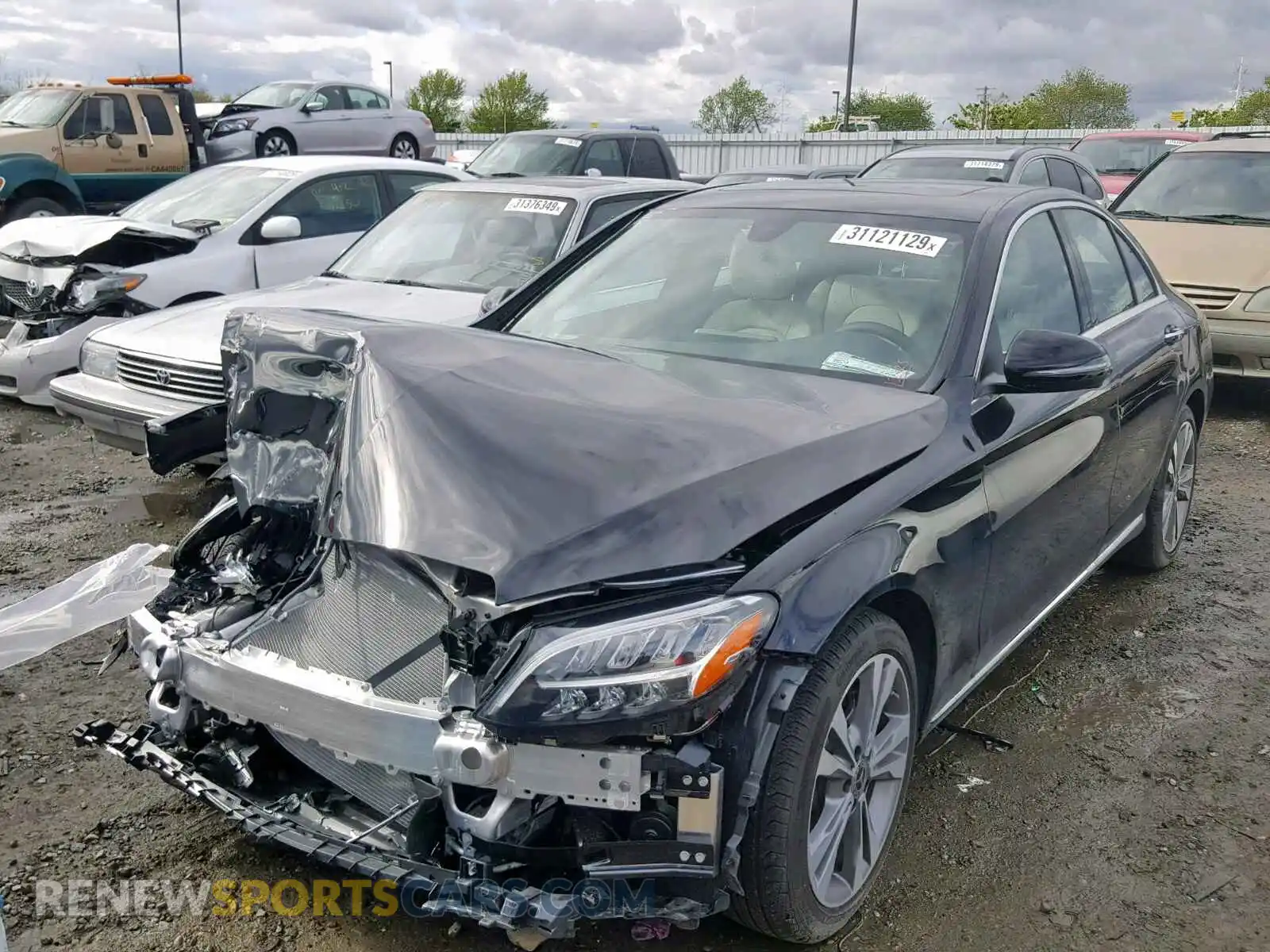 2 fotografías del automóvil dañado 55SWF8DB4KU296405 MERCEDES-BENZ C CLASS 2019