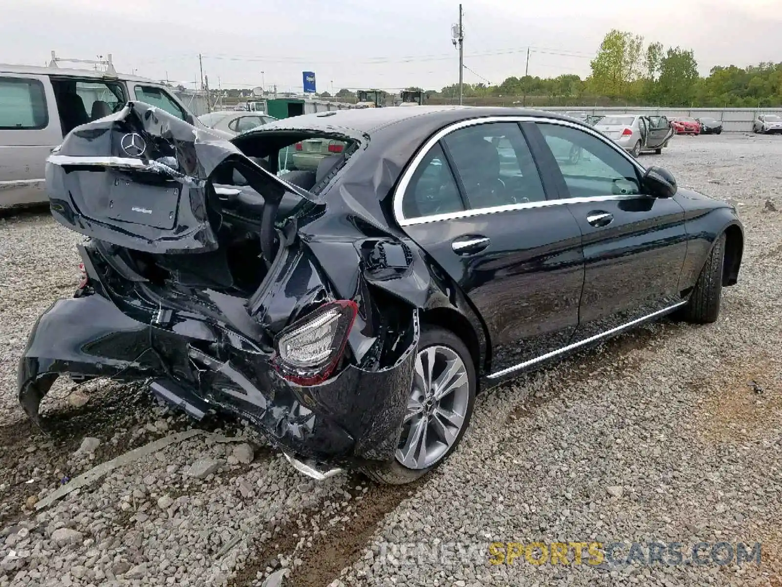4 Photograph of a damaged car 55SWF8DB5KU308531 MERCEDES-BENZ C CLASS 2019