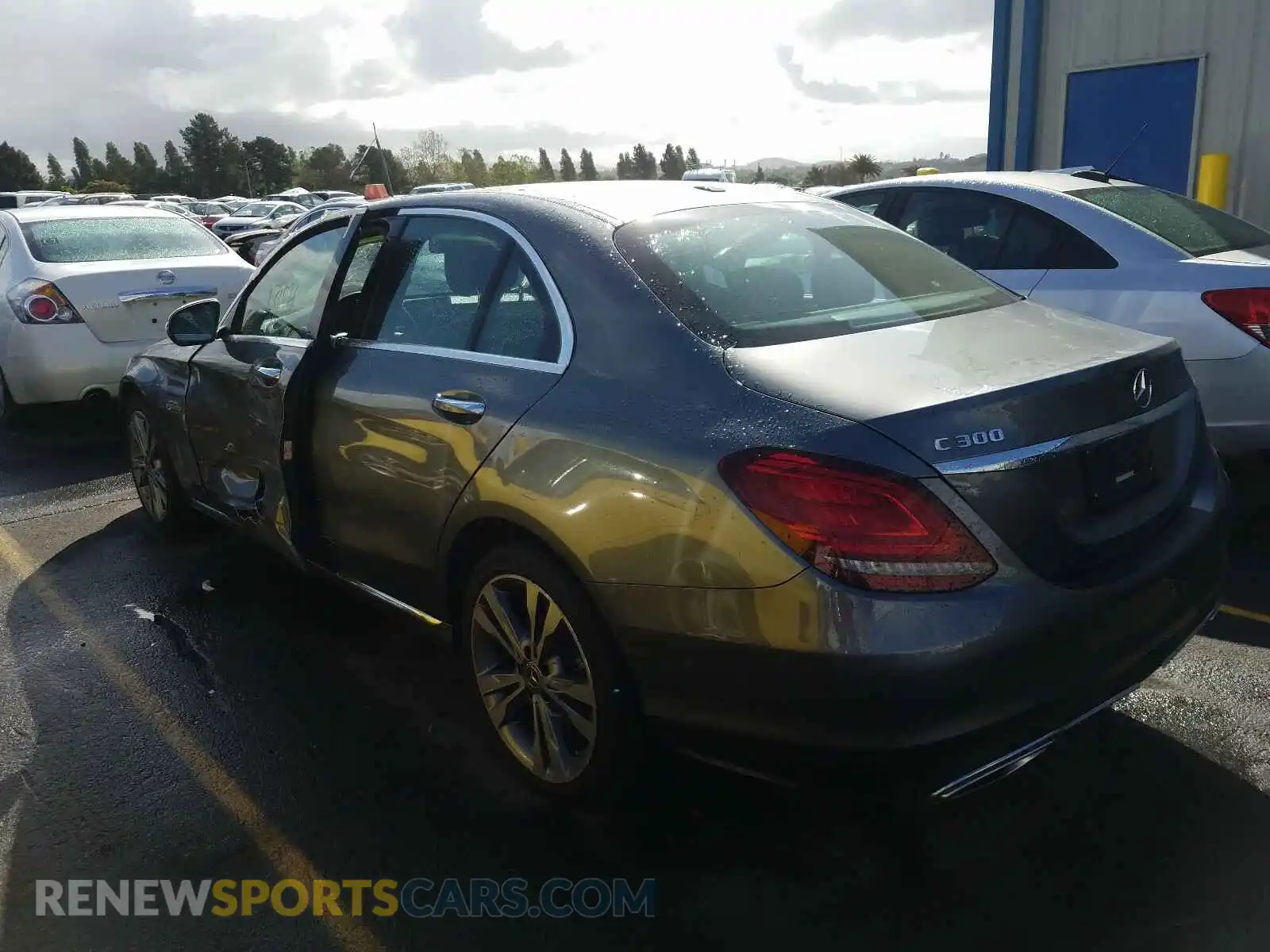 3 Photograph of a damaged car 55SWF8DB6KU298446 MERCEDES-BENZ C CLASS 2019