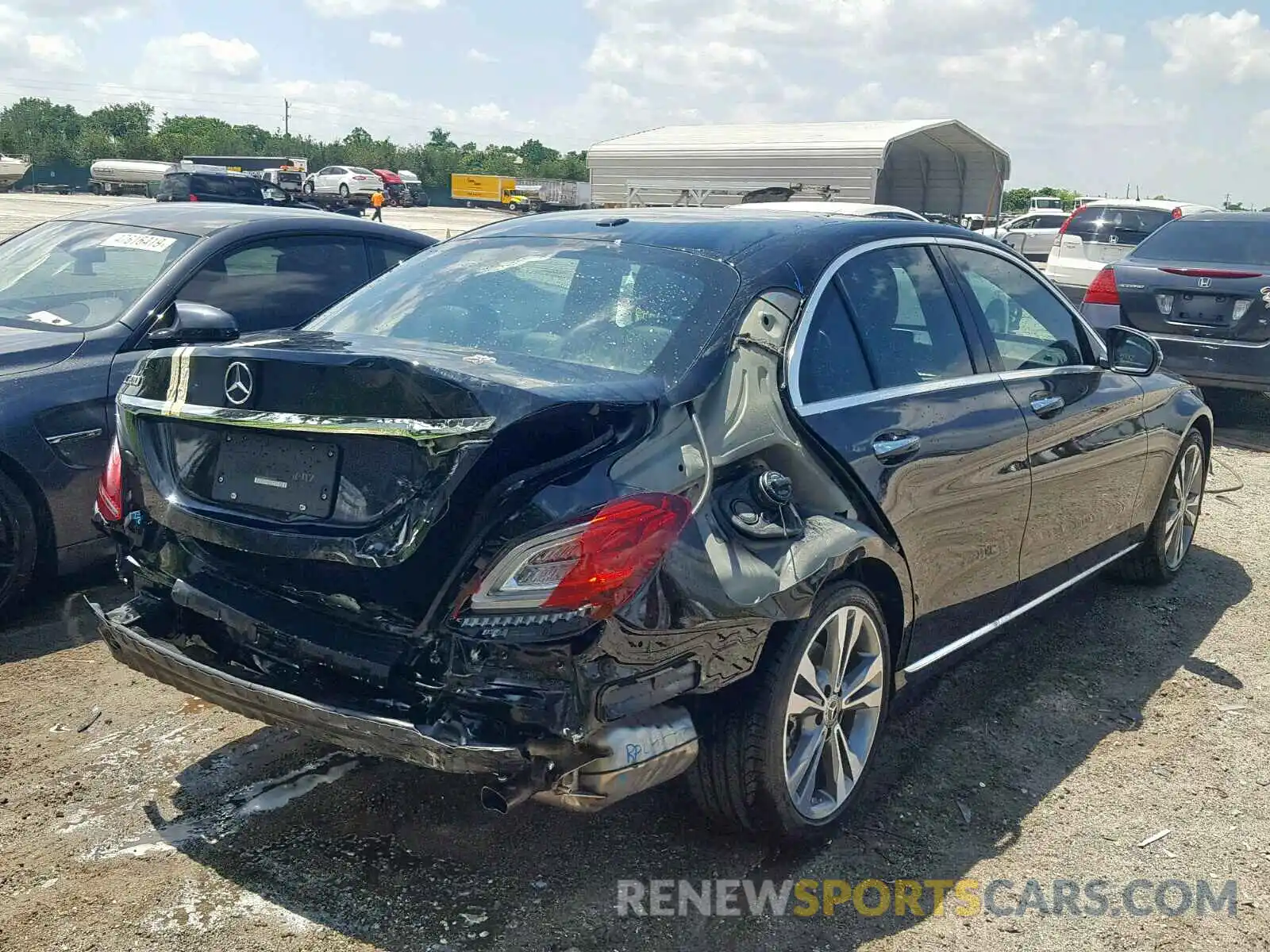 4 Photograph of a damaged car 55SWF8DB9KU287408 MERCEDES-BENZ C CLASS 2019