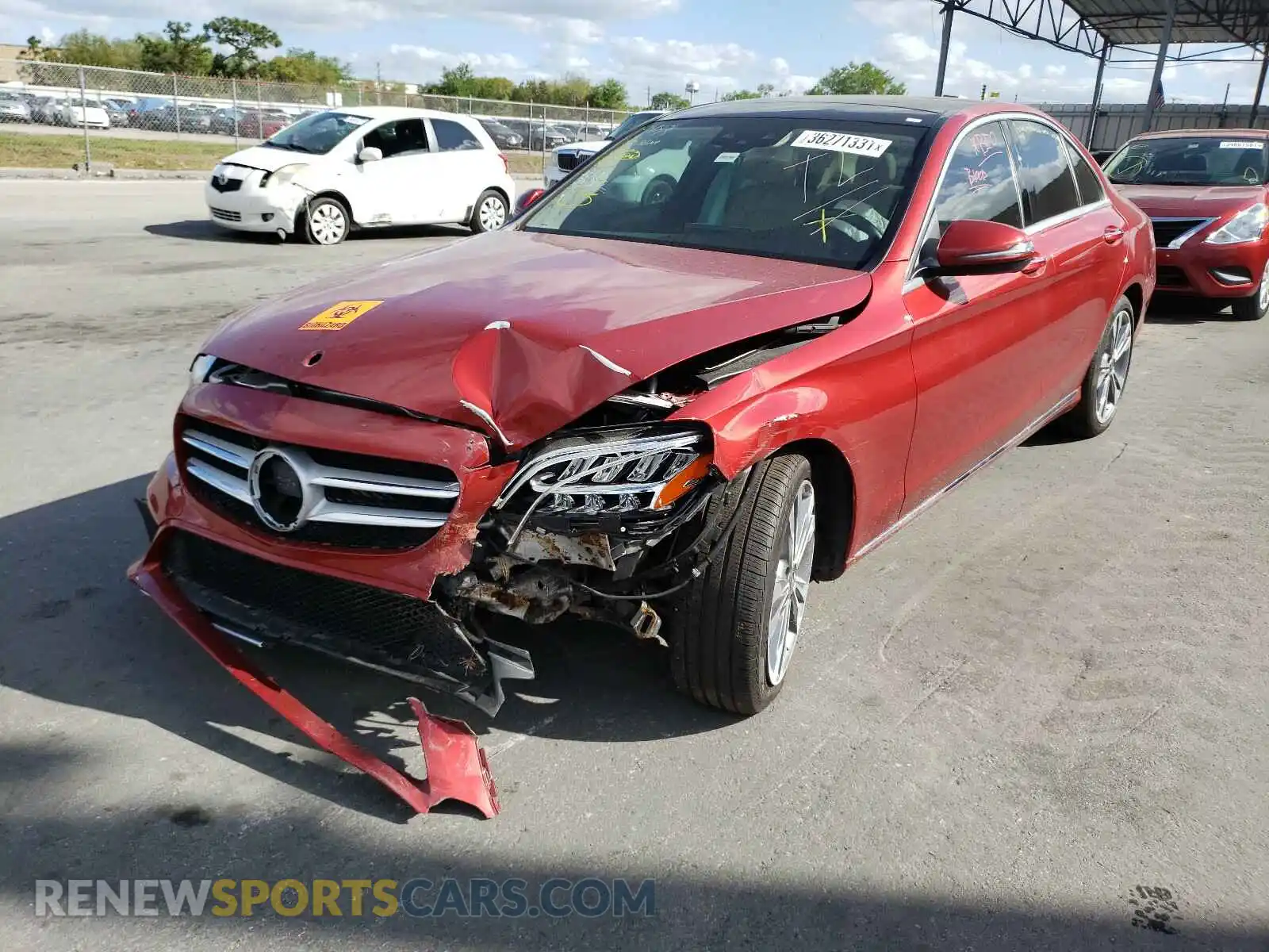 2 fotografías del automóvil dañado 55SWF8EB4KU291011 MERCEDES-BENZ C CLASS 2019