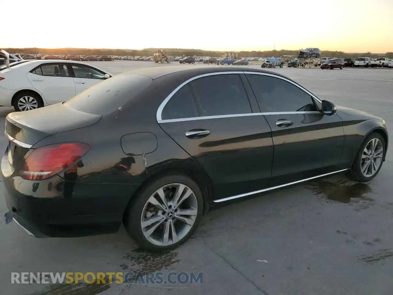 3 Фотография поврежденного автомобиля 55SWF8DB8LU323073 MERCEDES-BENZ C-CLASS 2020