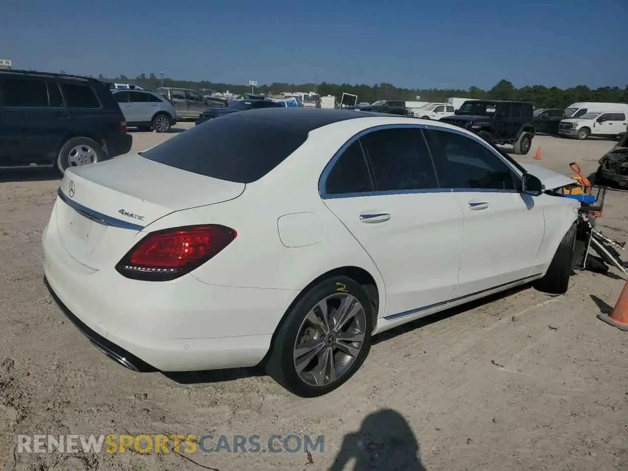 3 fotografías del automóvil dañado W1KWF8EB6LR592561 MERCEDES-BENZ C-CLASS 2020