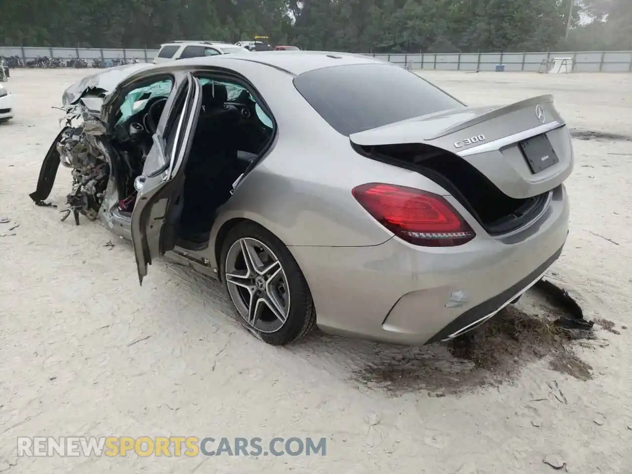 3 Фотография поврежденного автомобиля WDDWF8EB2LR536097 MERCEDES-BENZ C-CLASS 2020