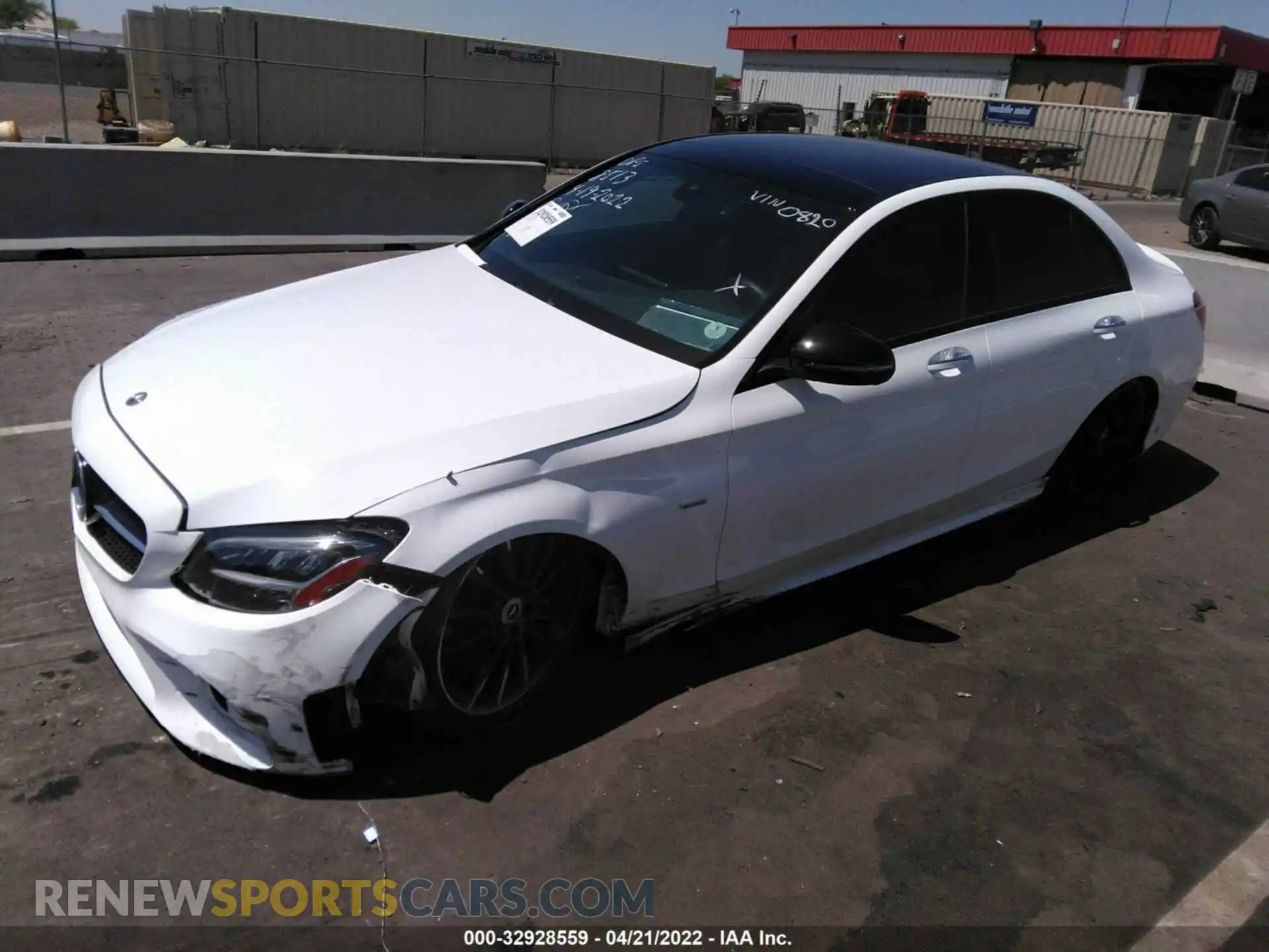 2 fotografías del automóvil dañado W1KWF8DB0MR640820 MERCEDES-BENZ C-CLASS 2021