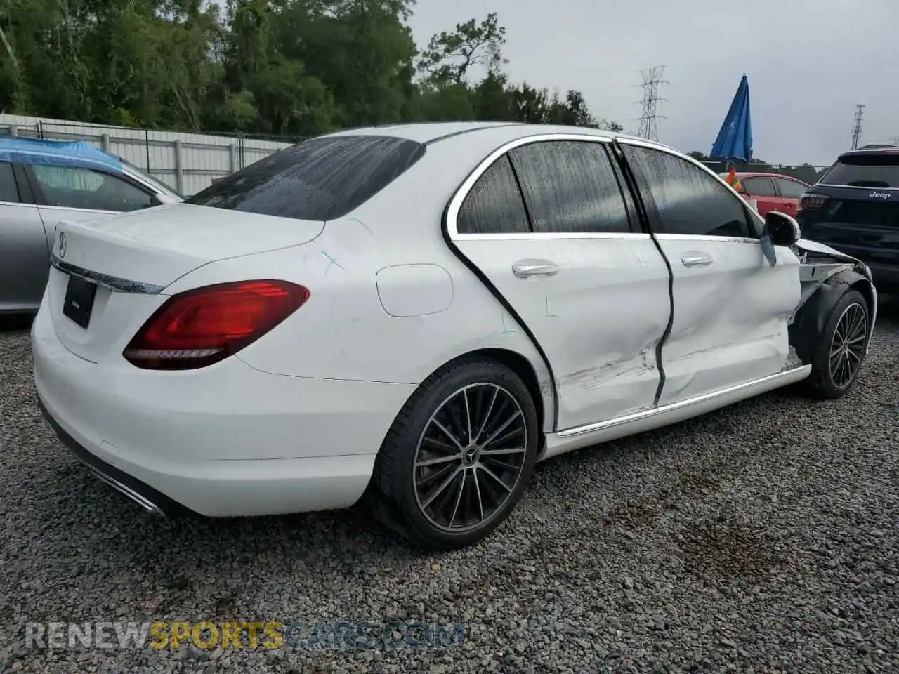 3 Фотография поврежденного автомобиля W1KWF8DB2MR652953 MERCEDES-BENZ C-CLASS 2021