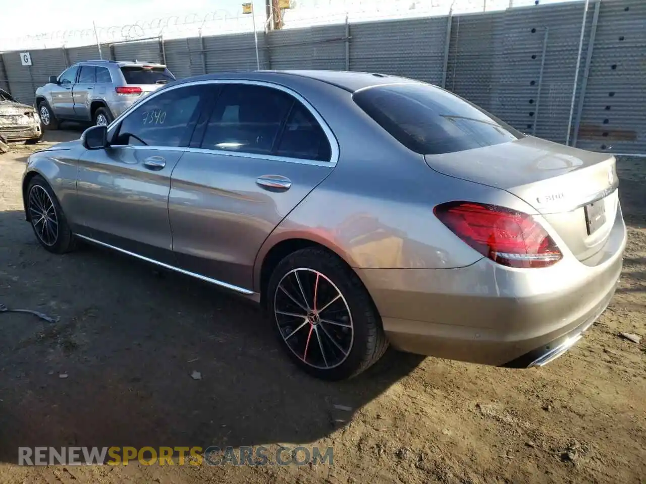 3 fotografías del automóvil dañado W1KWF8DB7MR633105 MERCEDES-BENZ C-CLASS 2021