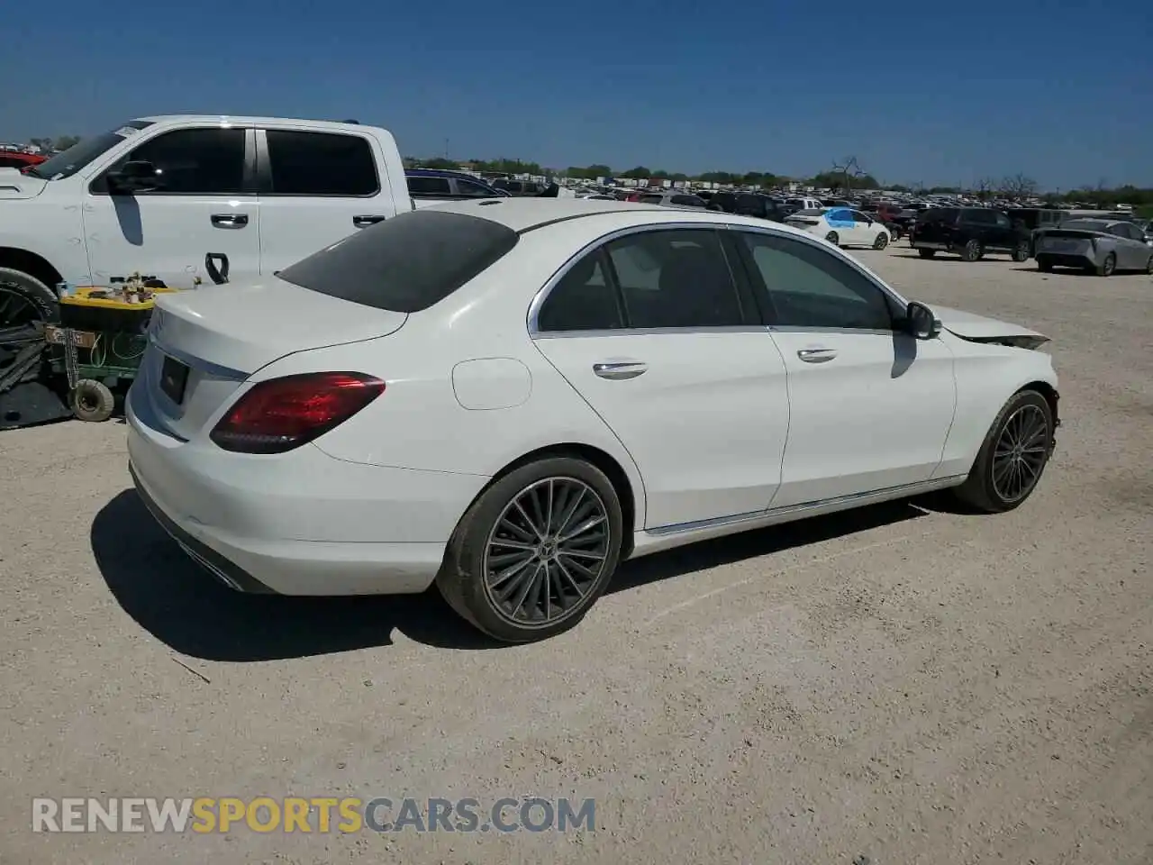 3 fotografías del automóvil dañado W1KWF8DB8MR644503 MERCEDES-BENZ C-CLASS 2021