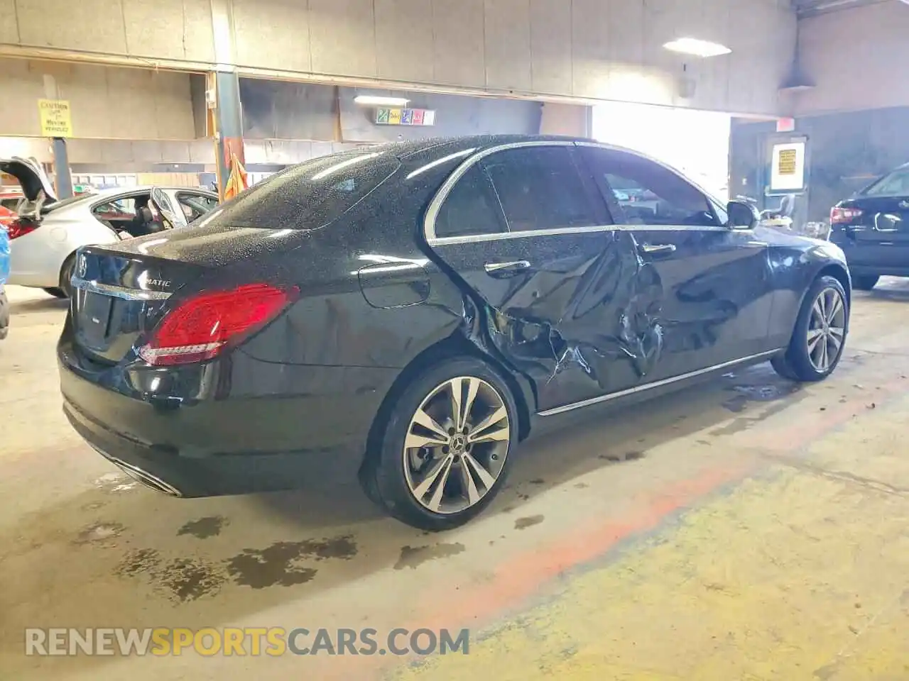 3 Фотография поврежденного автомобиля W1KWF8EB2MR609051 MERCEDES-BENZ C-CLASS 2021