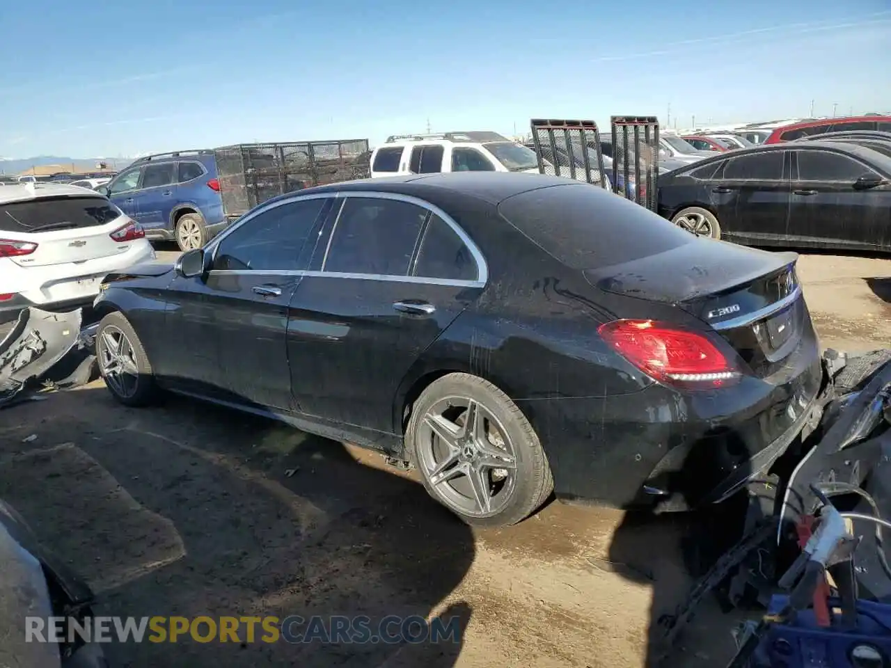 2 fotografías del automóvil dañado W1KWF8EB7MR614441 MERCEDES-BENZ C-CLASS 2021