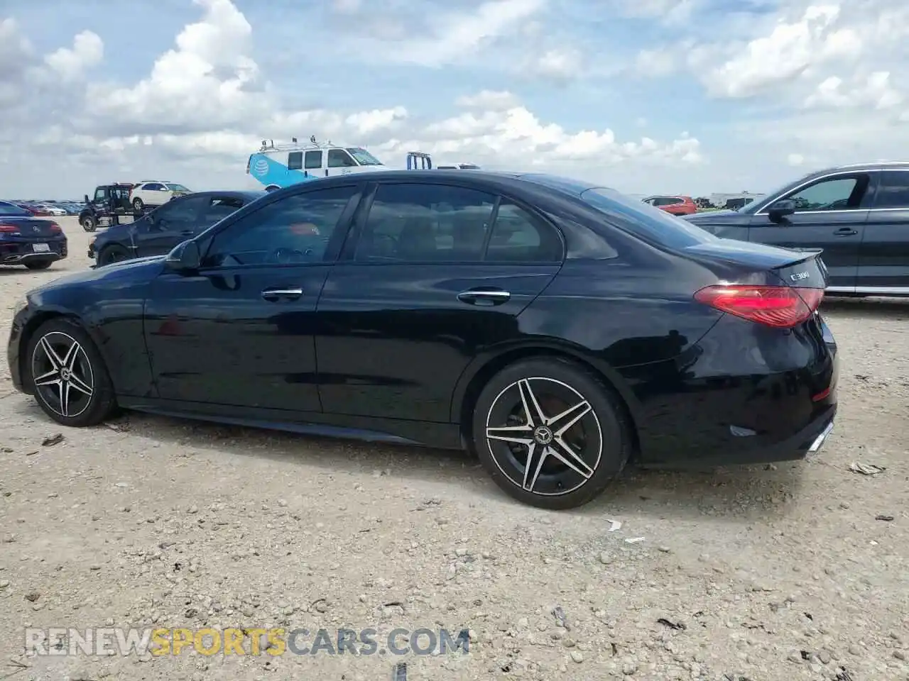 2 fotografías del automóvil dañado W1KAF4HB2PR104937 MERCEDES-BENZ C-CLASS 2023