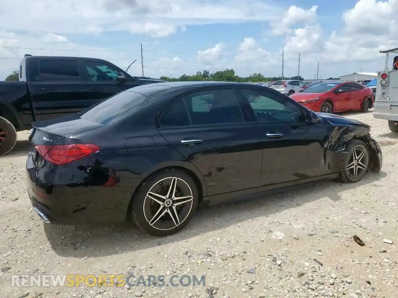 3 fotografías del automóvil dañado W1KAF4HB2PR104937 MERCEDES-BENZ C-CLASS 2023