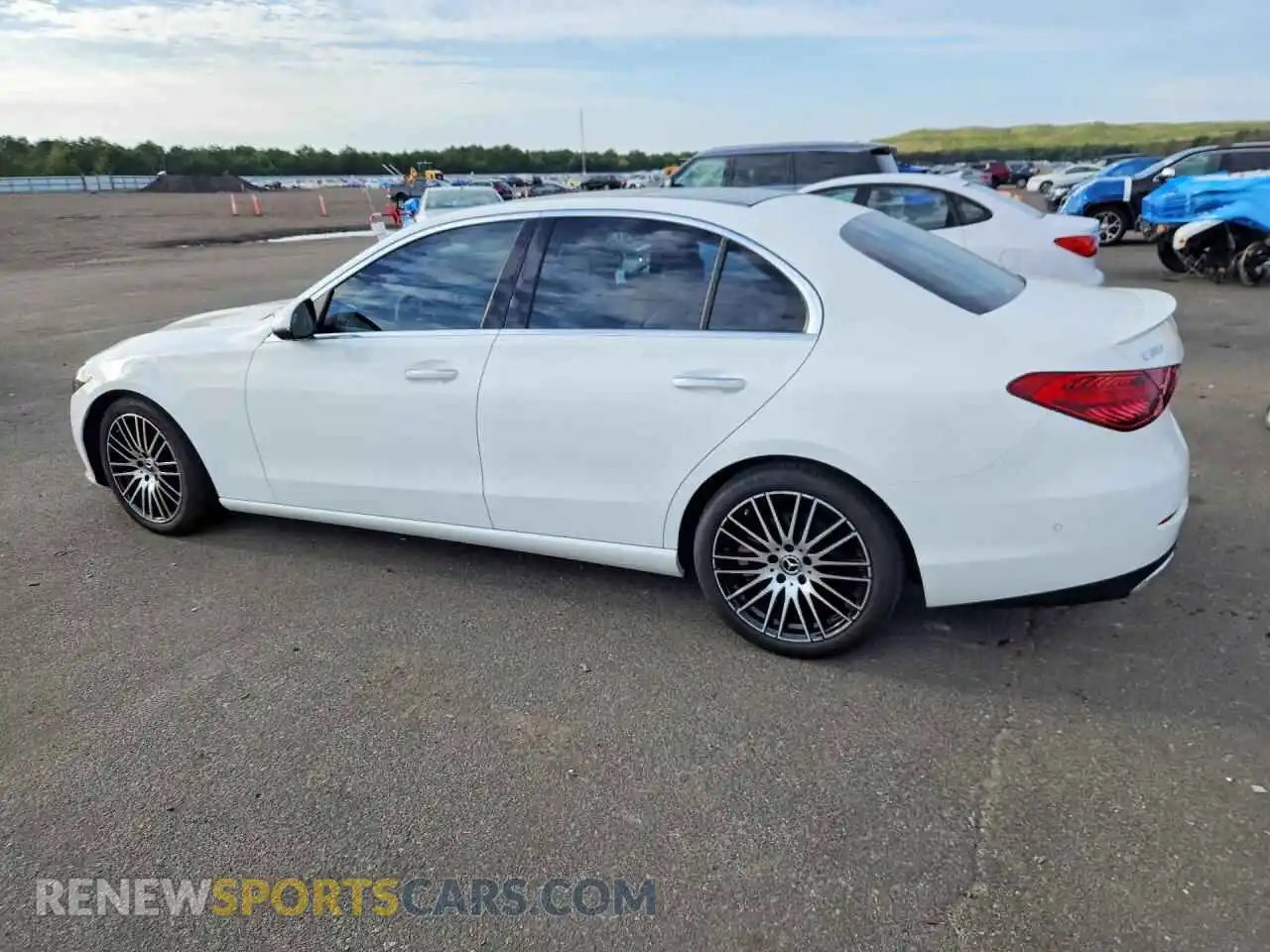 2 fotografías del automóvil dañado W1KAF4HBXPR078006 MERCEDES-BENZ C-CLASS 2023