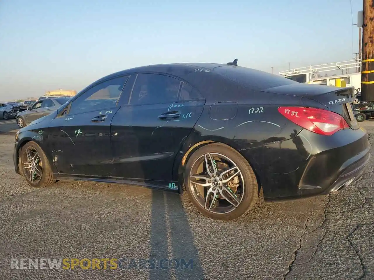 2 fotografías del automóvil dañado WDDSJ4EB0KN740926 MERCEDES-BENZ CLA-CLASS 2019