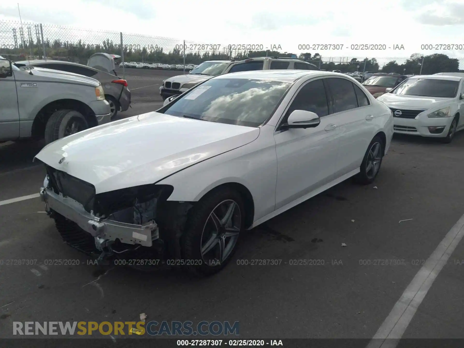 2 Photograph of a damaged car WDDZF4JB2KA516604 MERCEDES-BENZ E 2019