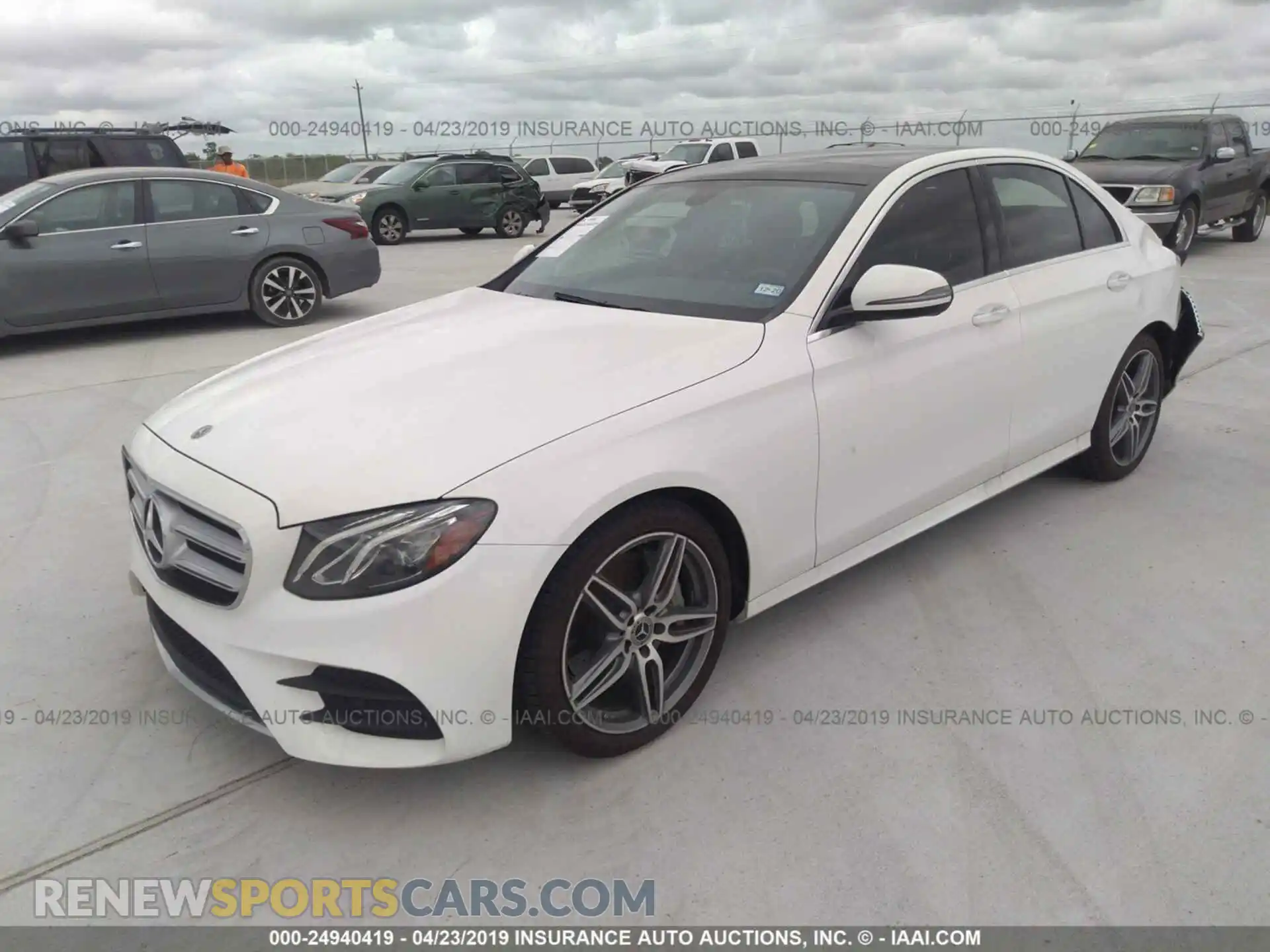 2 Photograph of a damaged car WDDZF4JB9KA526546 MERCEDES-BENZ E 2019