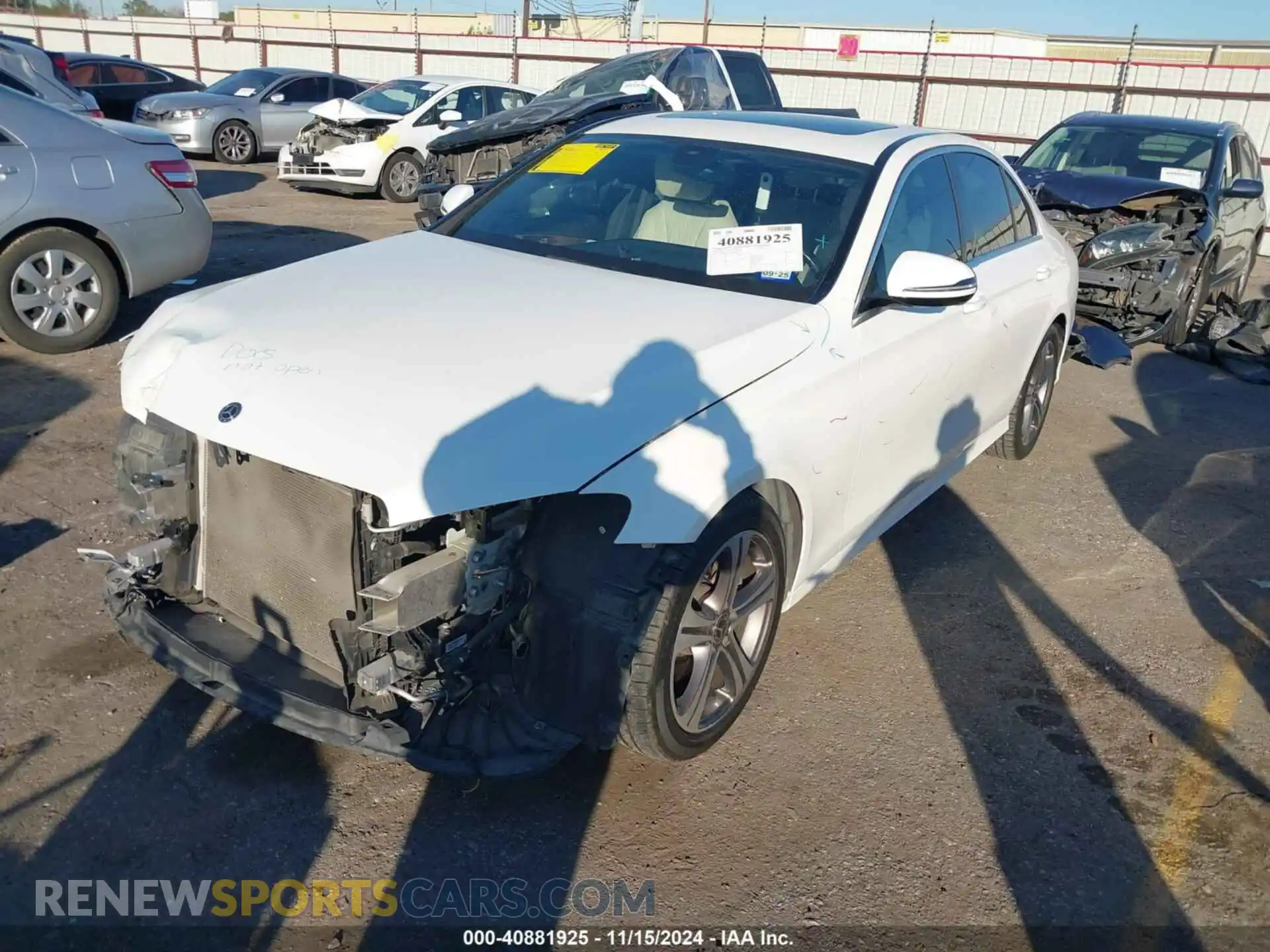 2 Photograph of a damaged car WDDZF4JB0KA564991 MERCEDES-BENZ E 300 2019