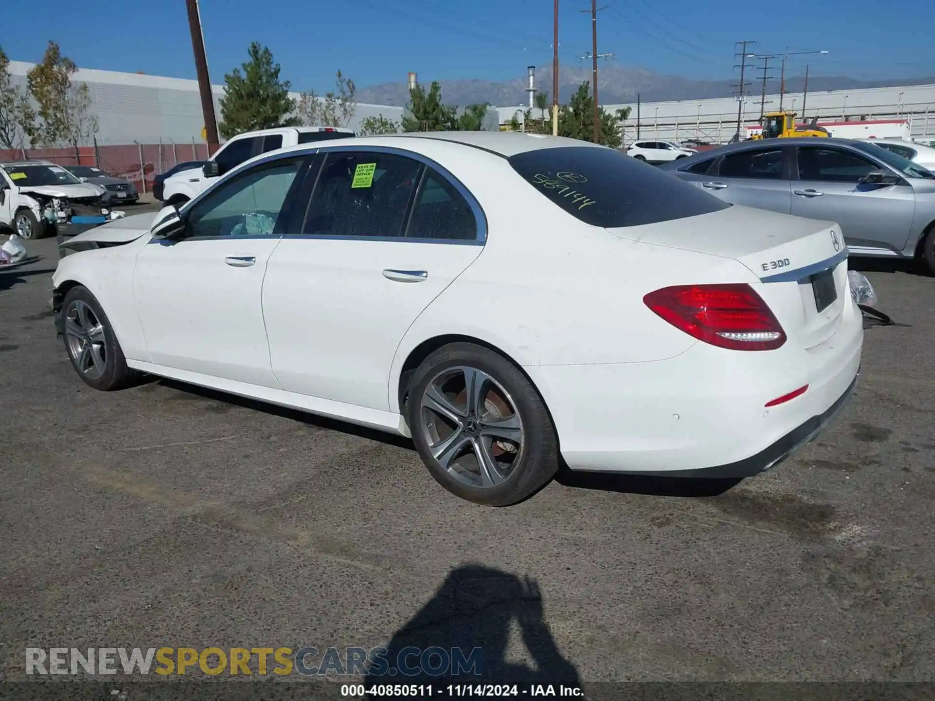 3 Photograph of a damaged car WDDZF4JB7KA589144 MERCEDES-BENZ E 300 2019