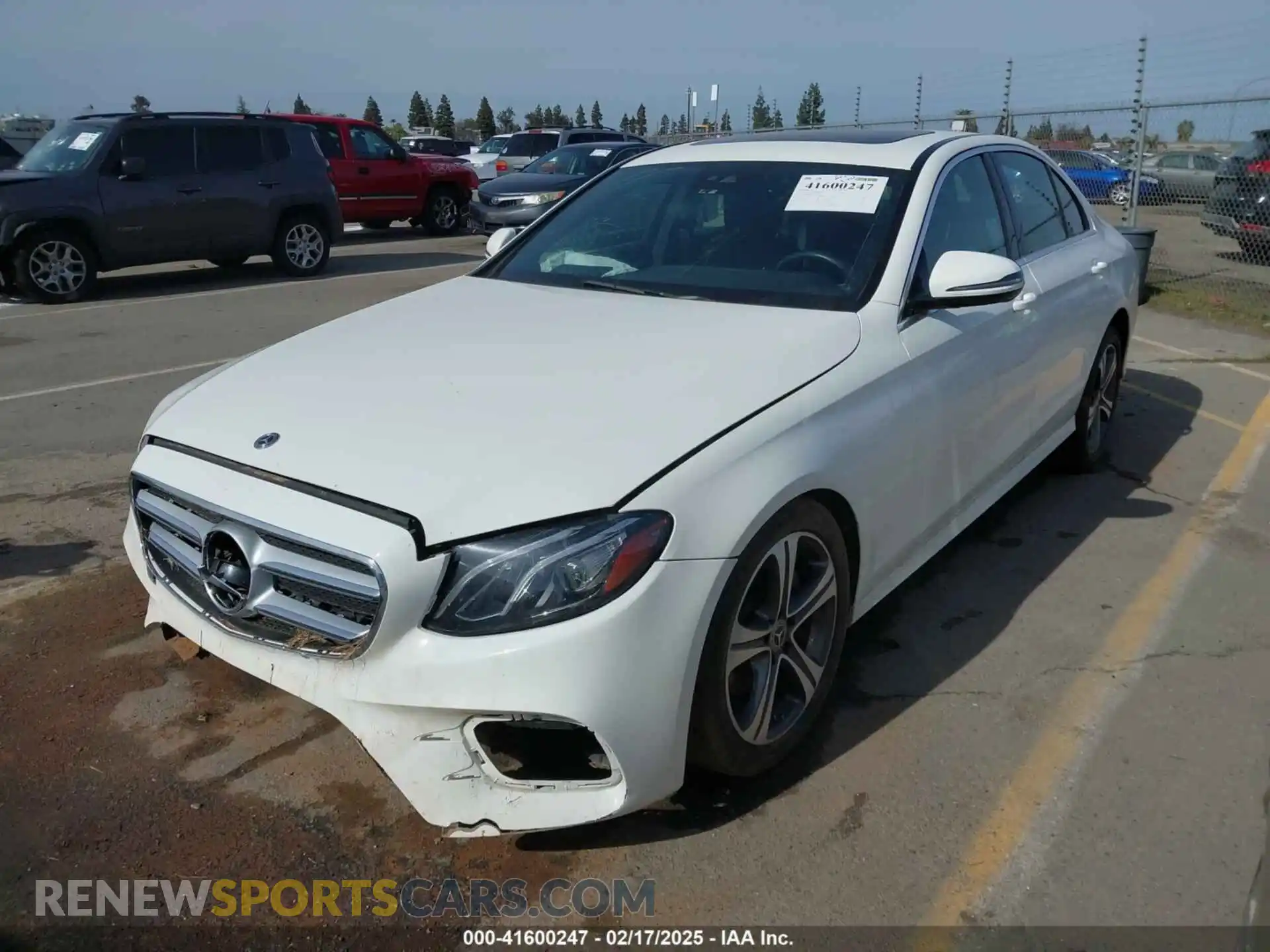 2 Фотография поврежденного автомобиля WDDZF4JB8KA597205 MERCEDES-BENZ E 300 2019