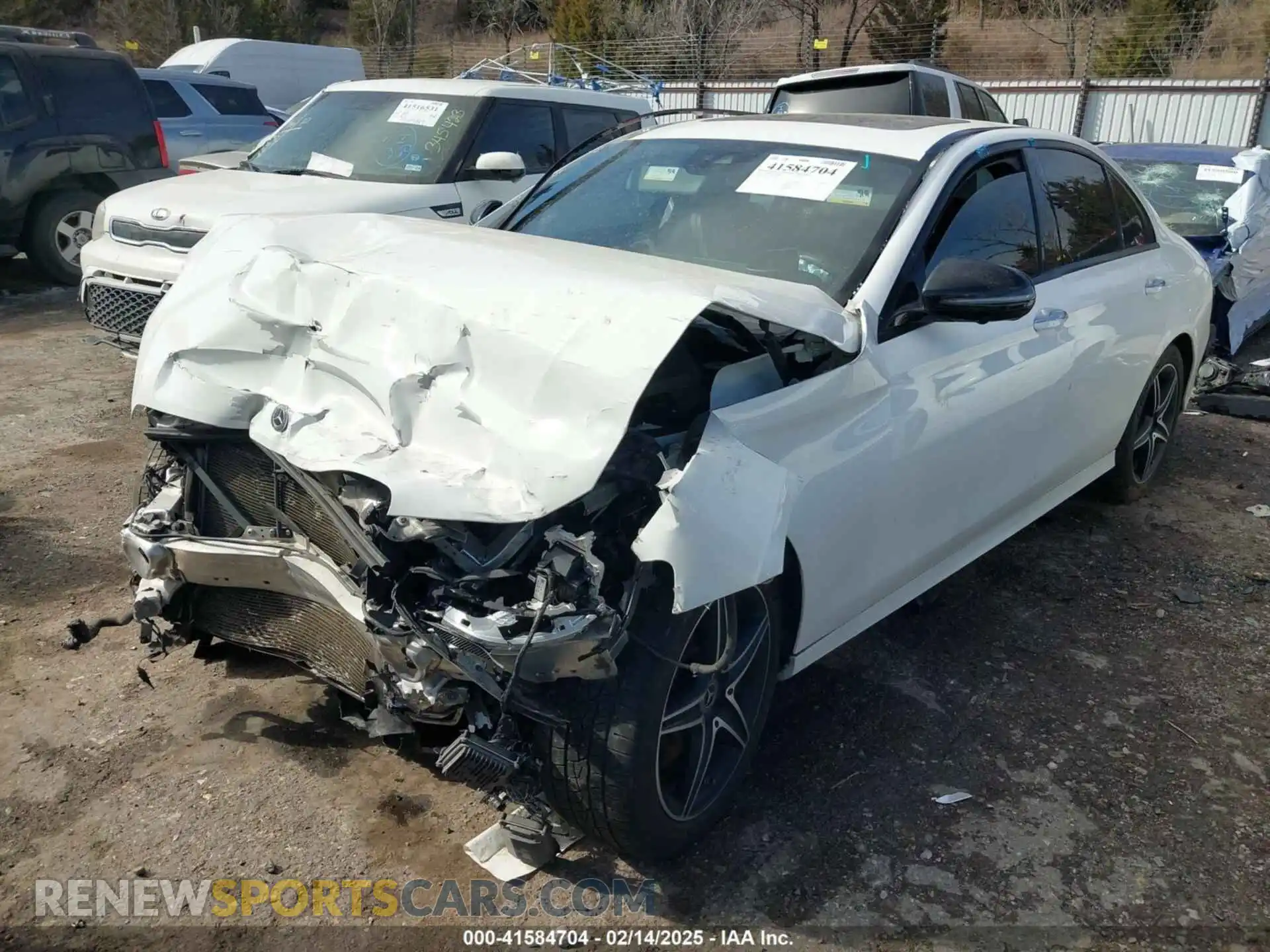 2 Photograph of a damaged car WDDZF4KB0KA581546 MERCEDES-BENZ E 300 2019