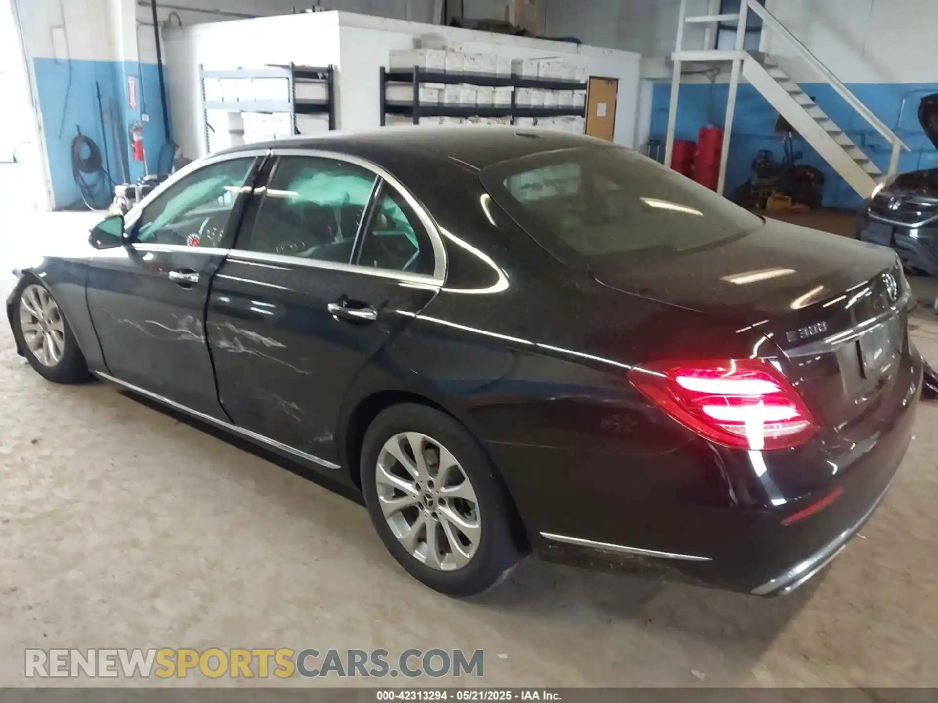 3 Photograph of a damaged car WDDZF4KB2KA577059 MERCEDES-BENZ E 300 2019