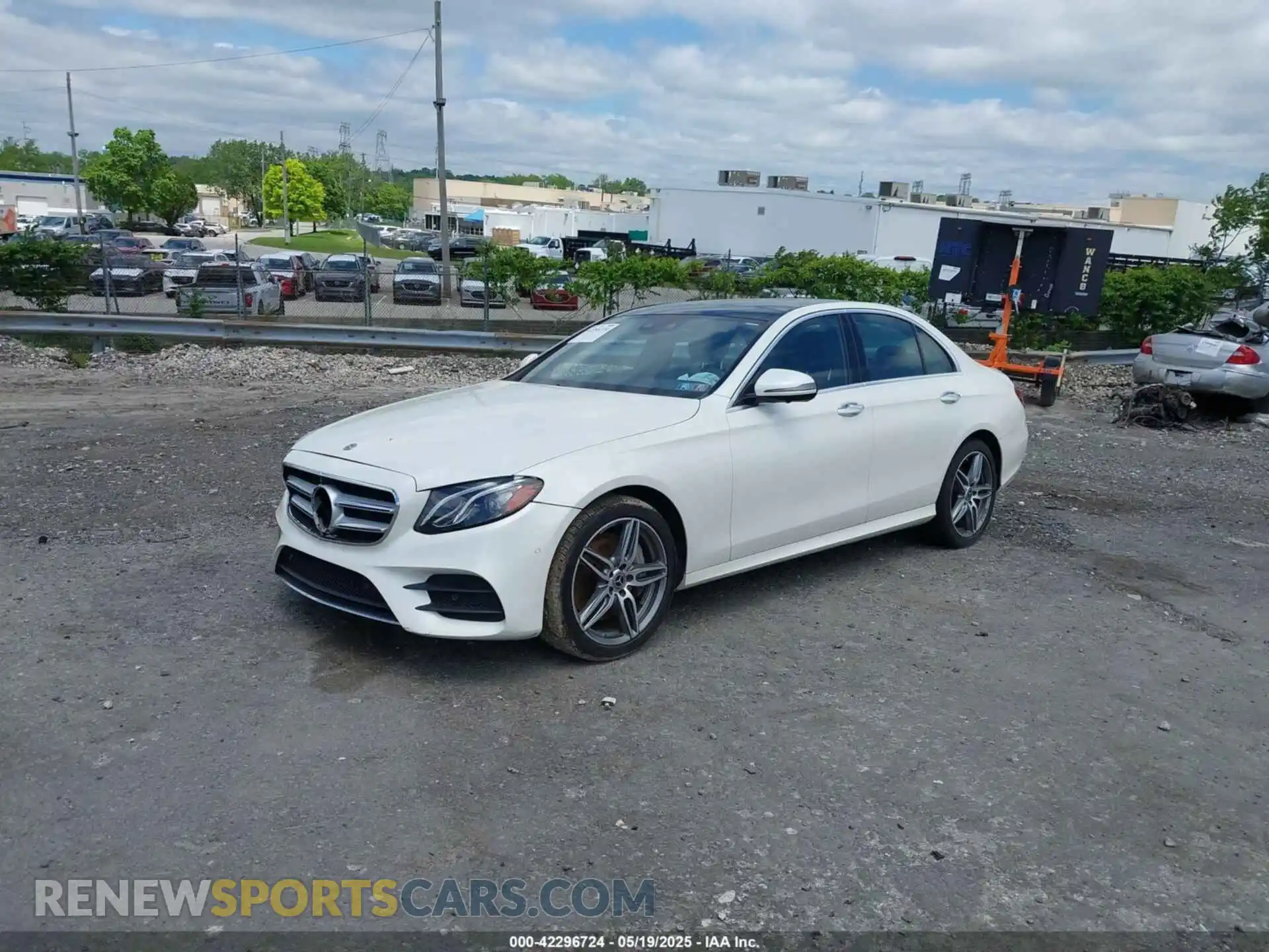 2 Photograph of a damaged car WDDZF4KB3KA525715 MERCEDES-BENZ E 300 2019