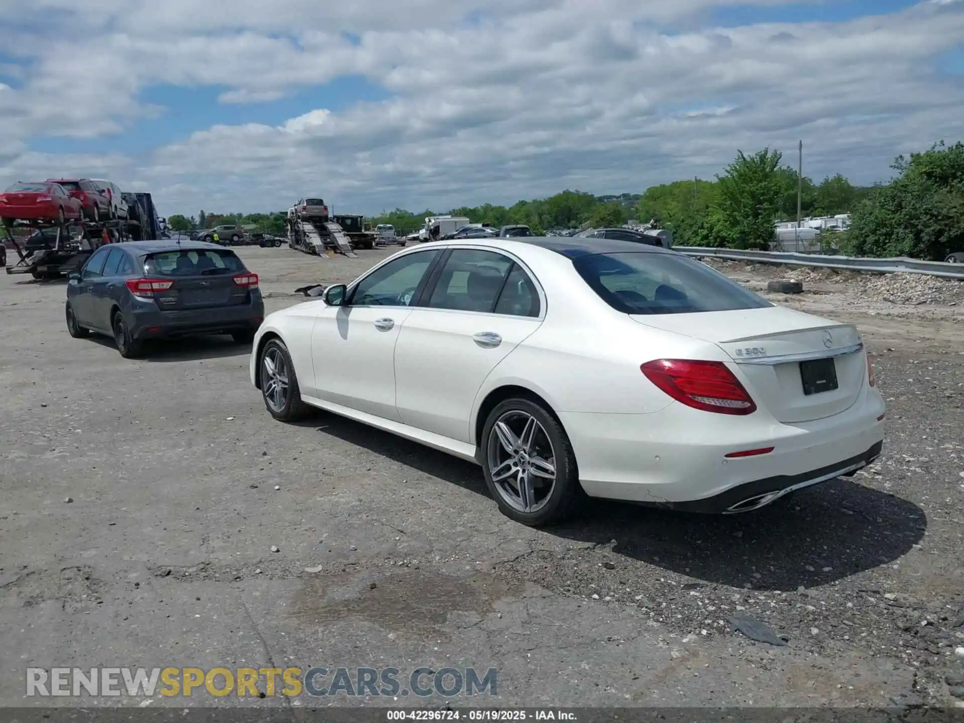3 Photograph of a damaged car WDDZF4KB3KA525715 MERCEDES-BENZ E 300 2019