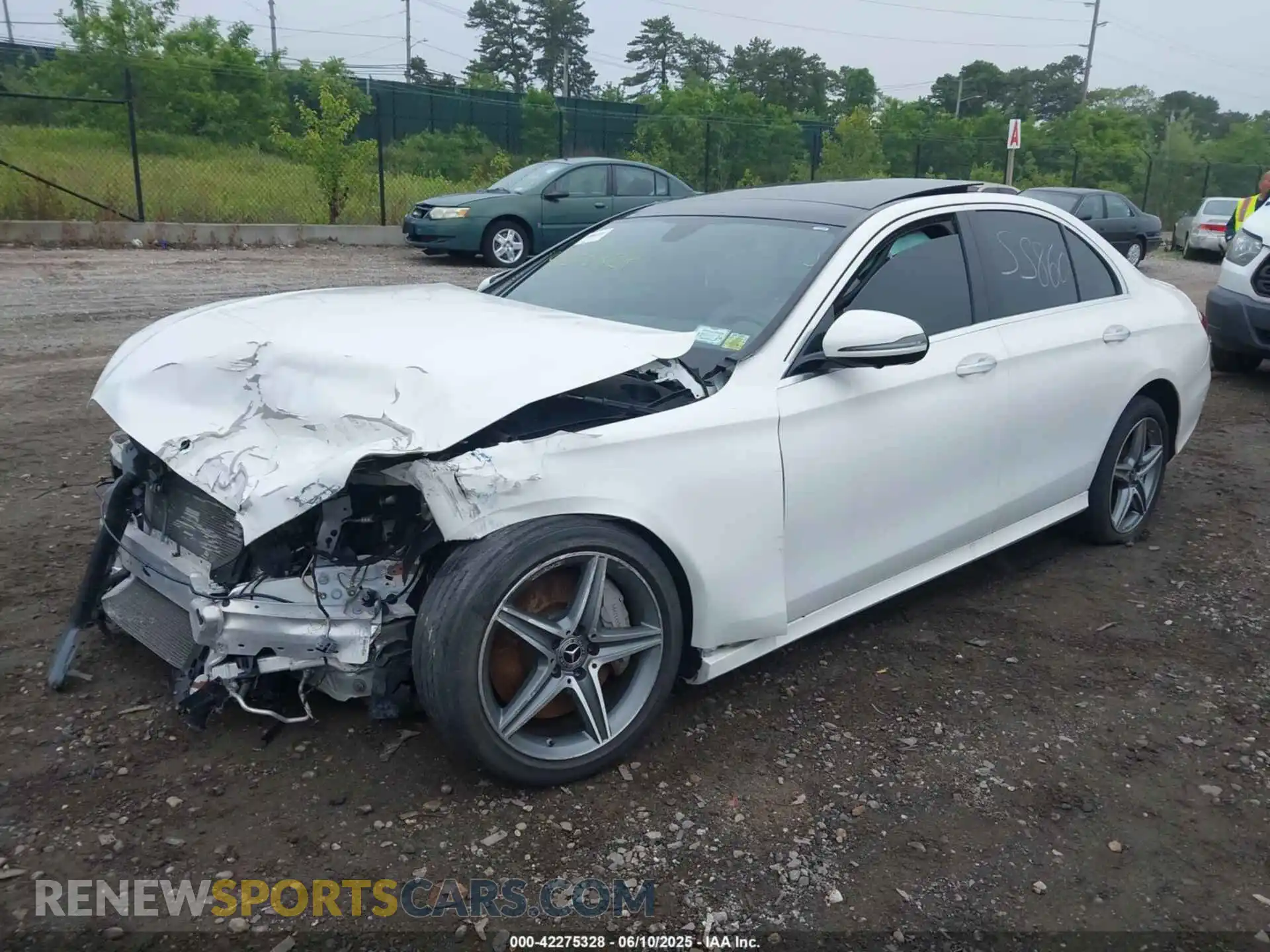 2 Photograph of a damaged car WDDZF4KB3KA551277 MERCEDES-BENZ E 300 2019