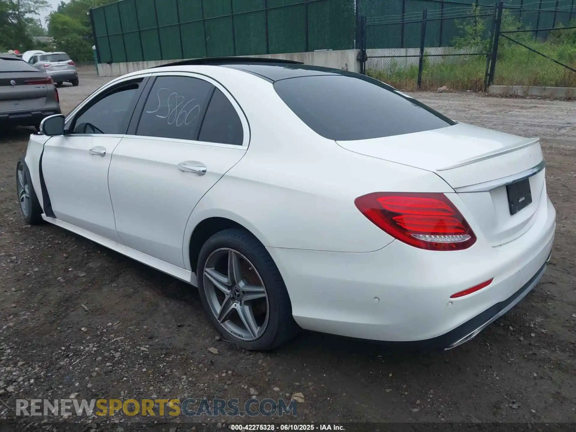 3 Photograph of a damaged car WDDZF4KB3KA551277 MERCEDES-BENZ E 300 2019
