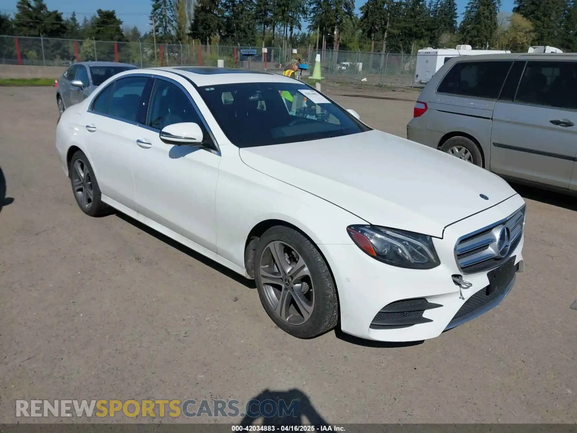 1 Photograph of a damaged car WDDZF4KBXKA592814 MERCEDES-BENZ E 300 2019