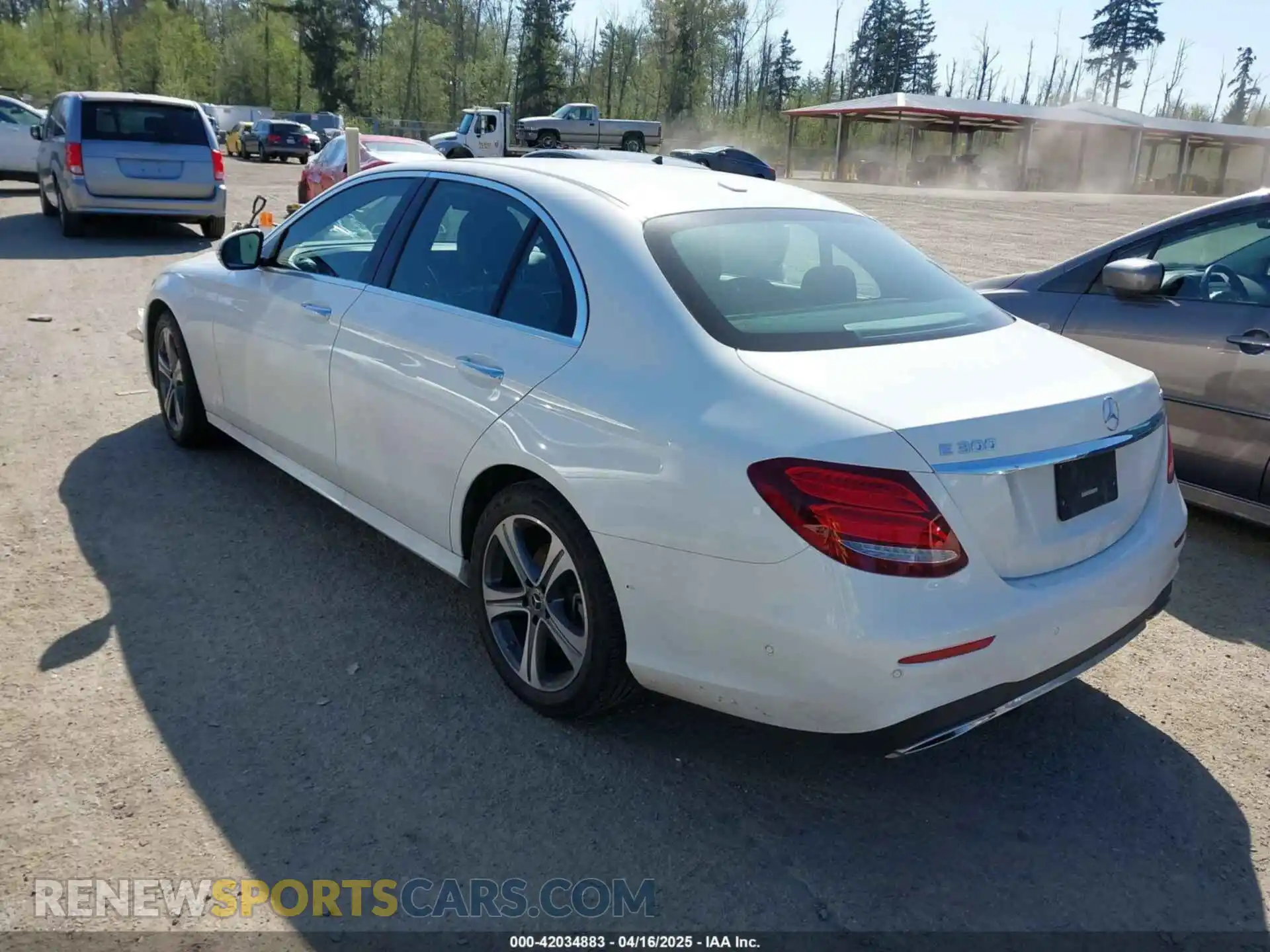 3 Photograph of a damaged car WDDZF4KBXKA592814 MERCEDES-BENZ E 300 2019