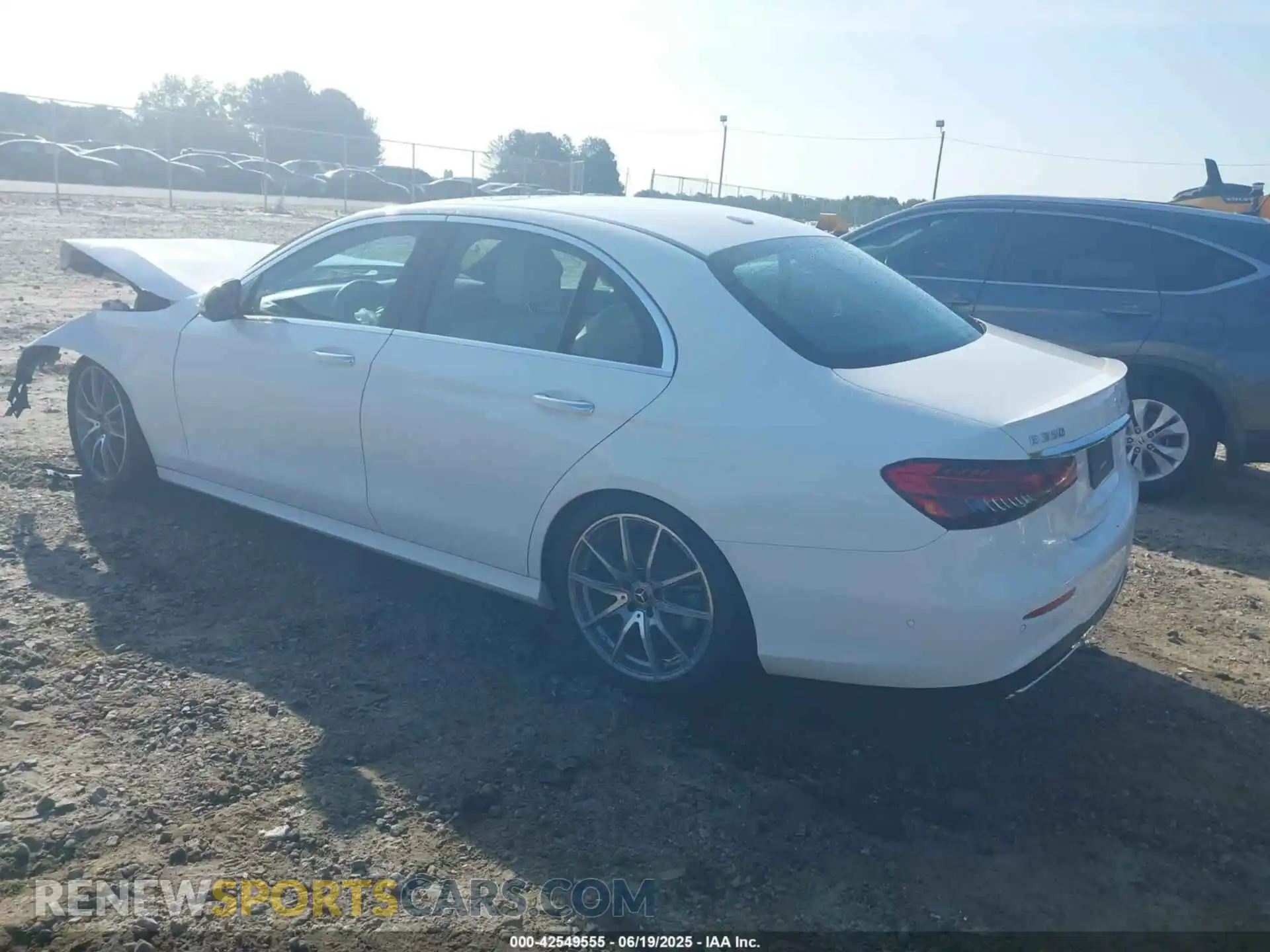 3 Фотография поврежденного автомобиля W1KZF8DB1MA951085 MERCEDES-BENZ E 350 2021
