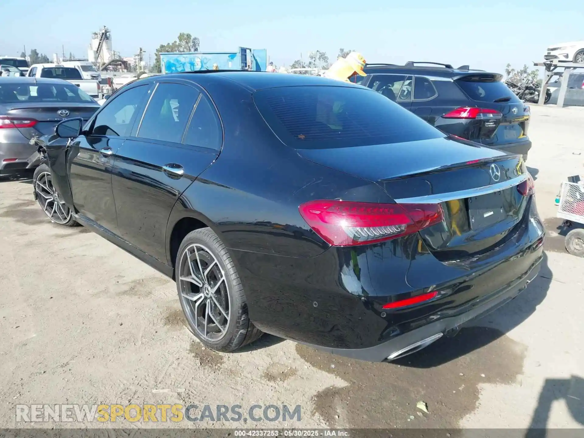 3 Photograph of a damaged car W1KZF8DB1MB001593 MERCEDES-BENZ E 350 2021