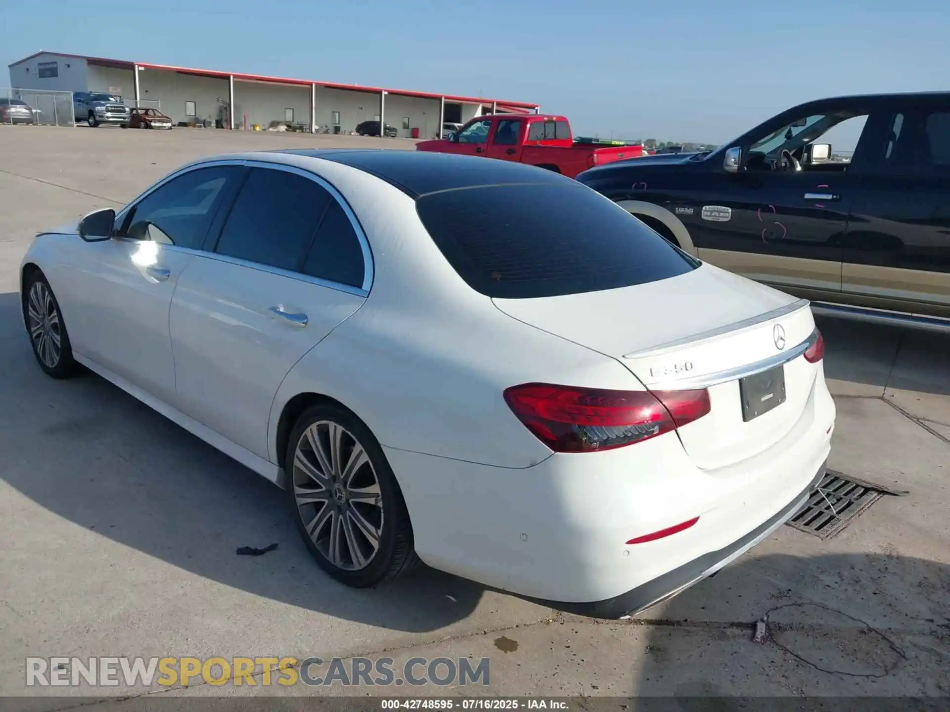 3 Фотография поврежденного автомобиля W1KZF8DBXNB097208 MERCEDES-BENZ E 350 2022