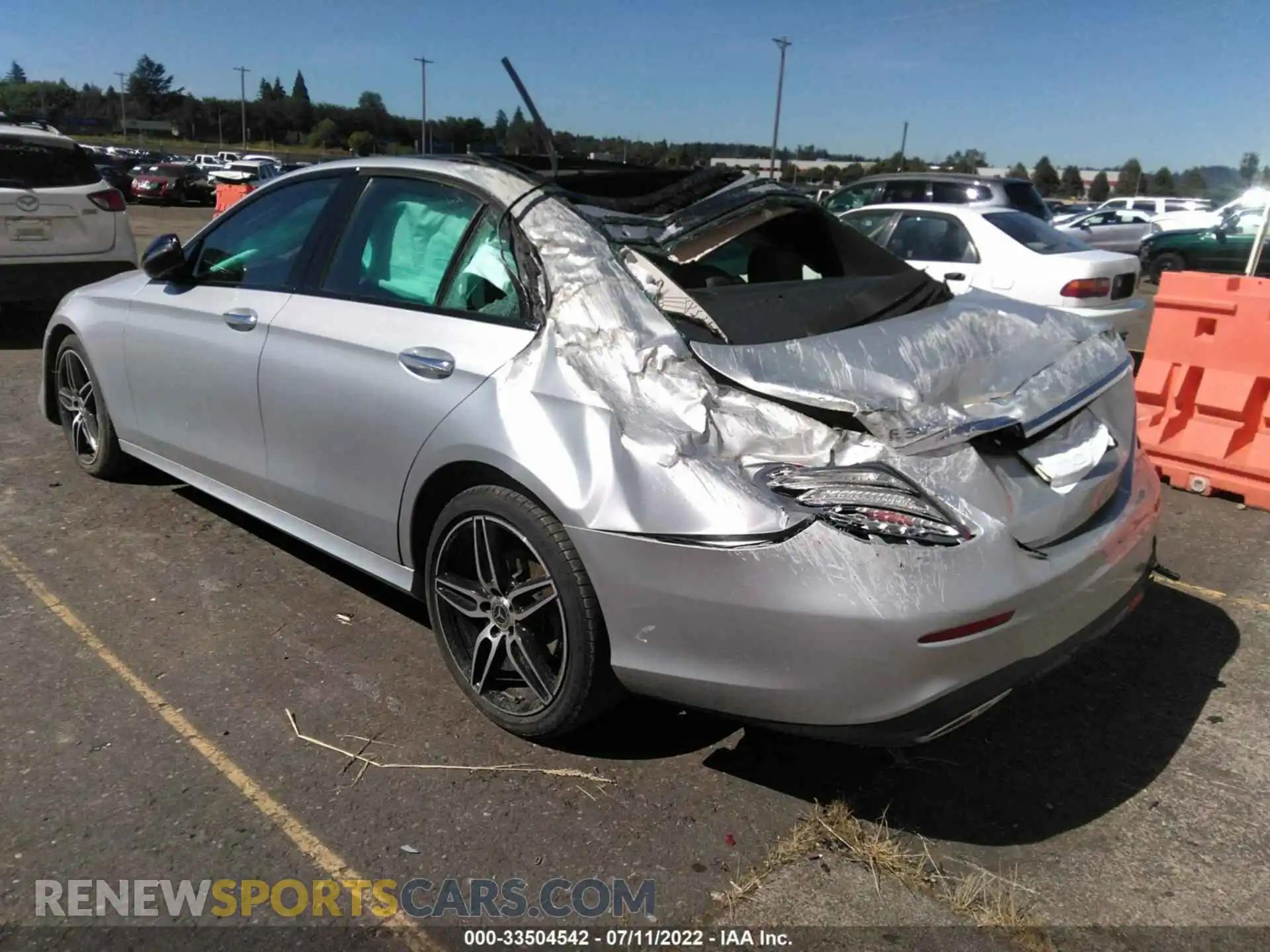 3 Photograph of a damaged car WDDZF4JB1KA628679 MERCEDES-BENZ E-CLASS 2019